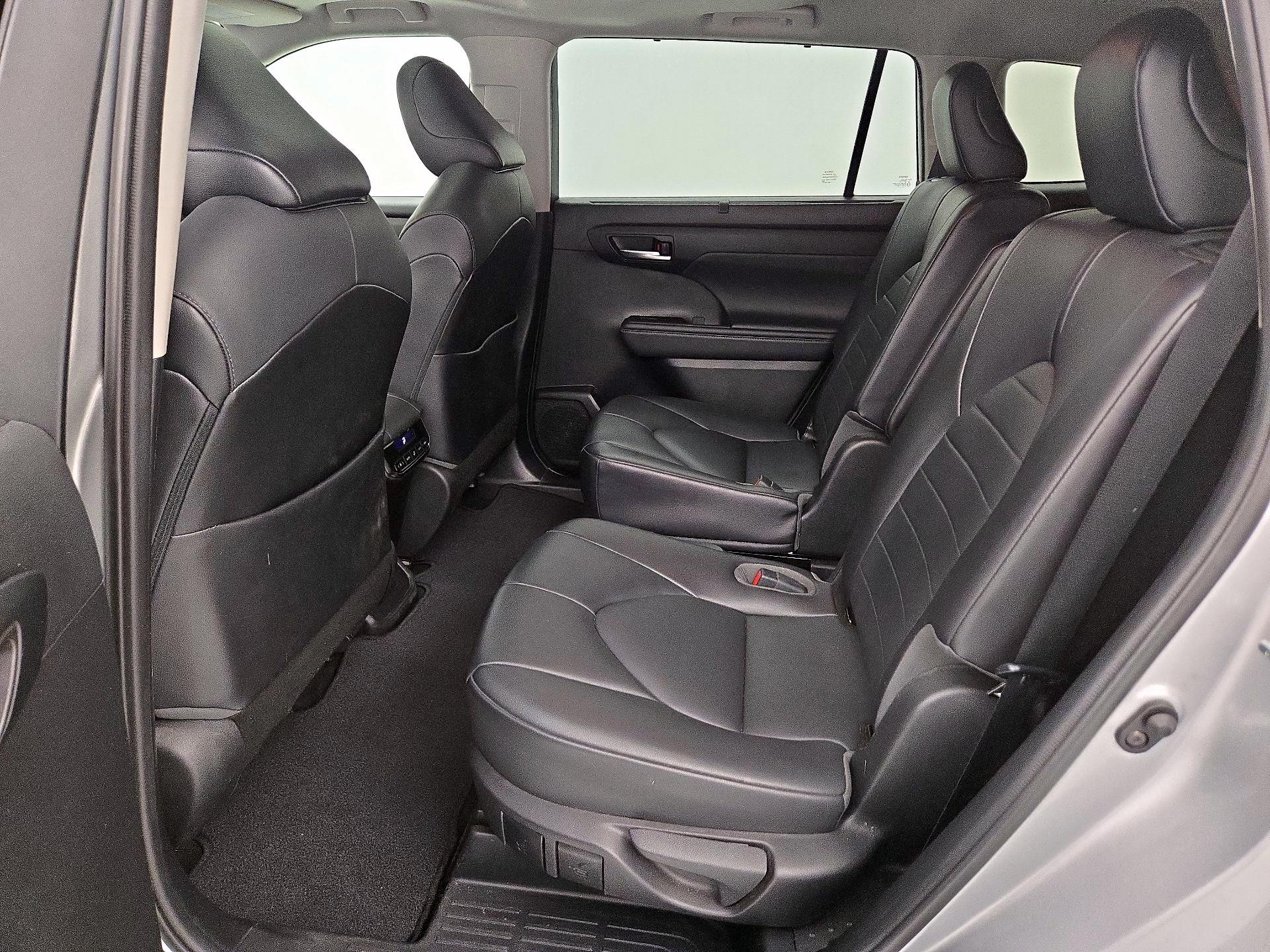 Thumbnail: 2021 Toyota Highlander - 20