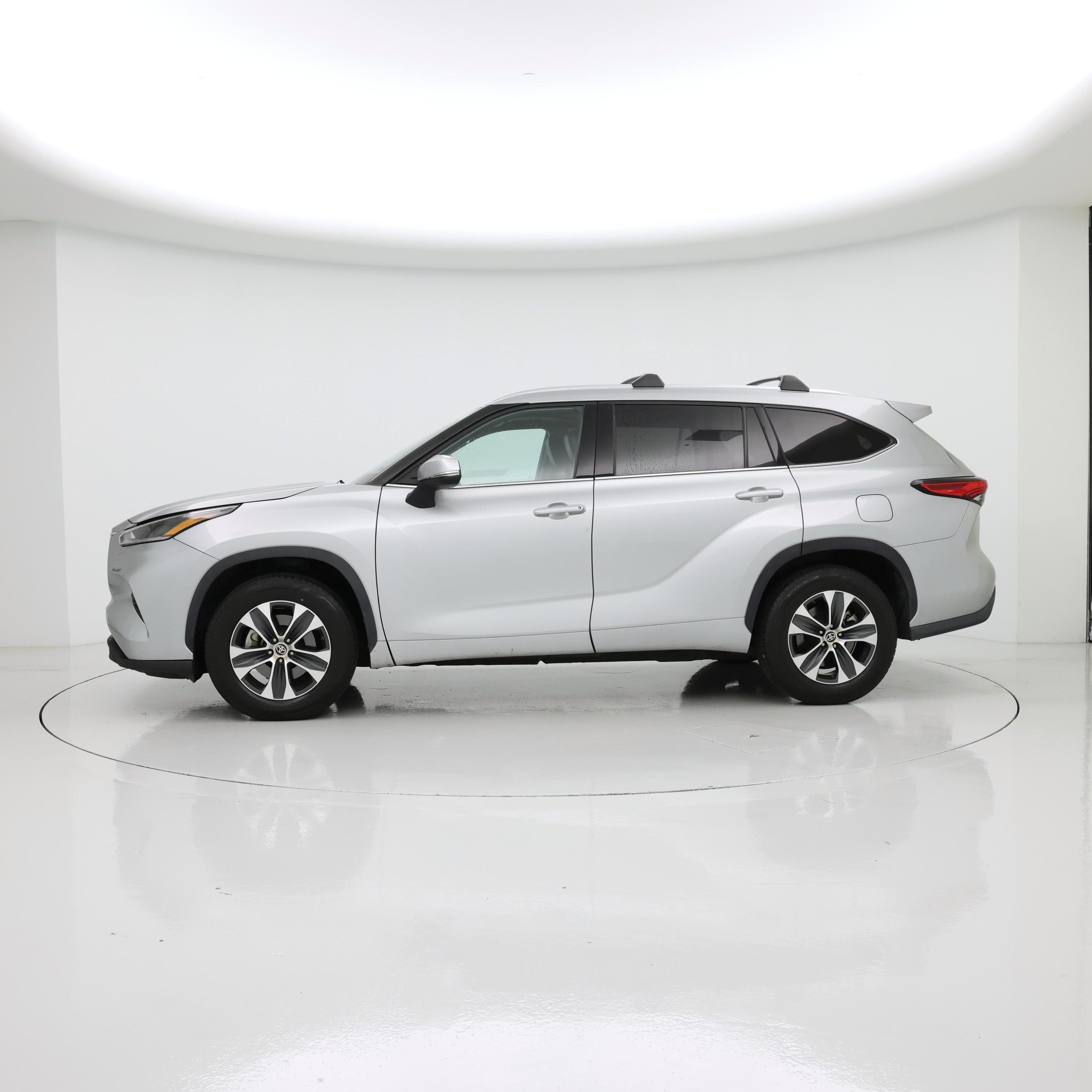 Thumbnail: 2021 Toyota Highlander - 3