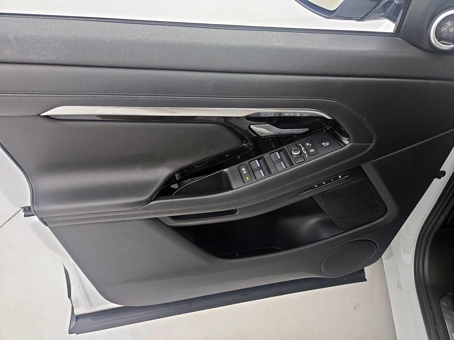 Thumbnail: 2020 Land Rover Range Rover Evoque - 12