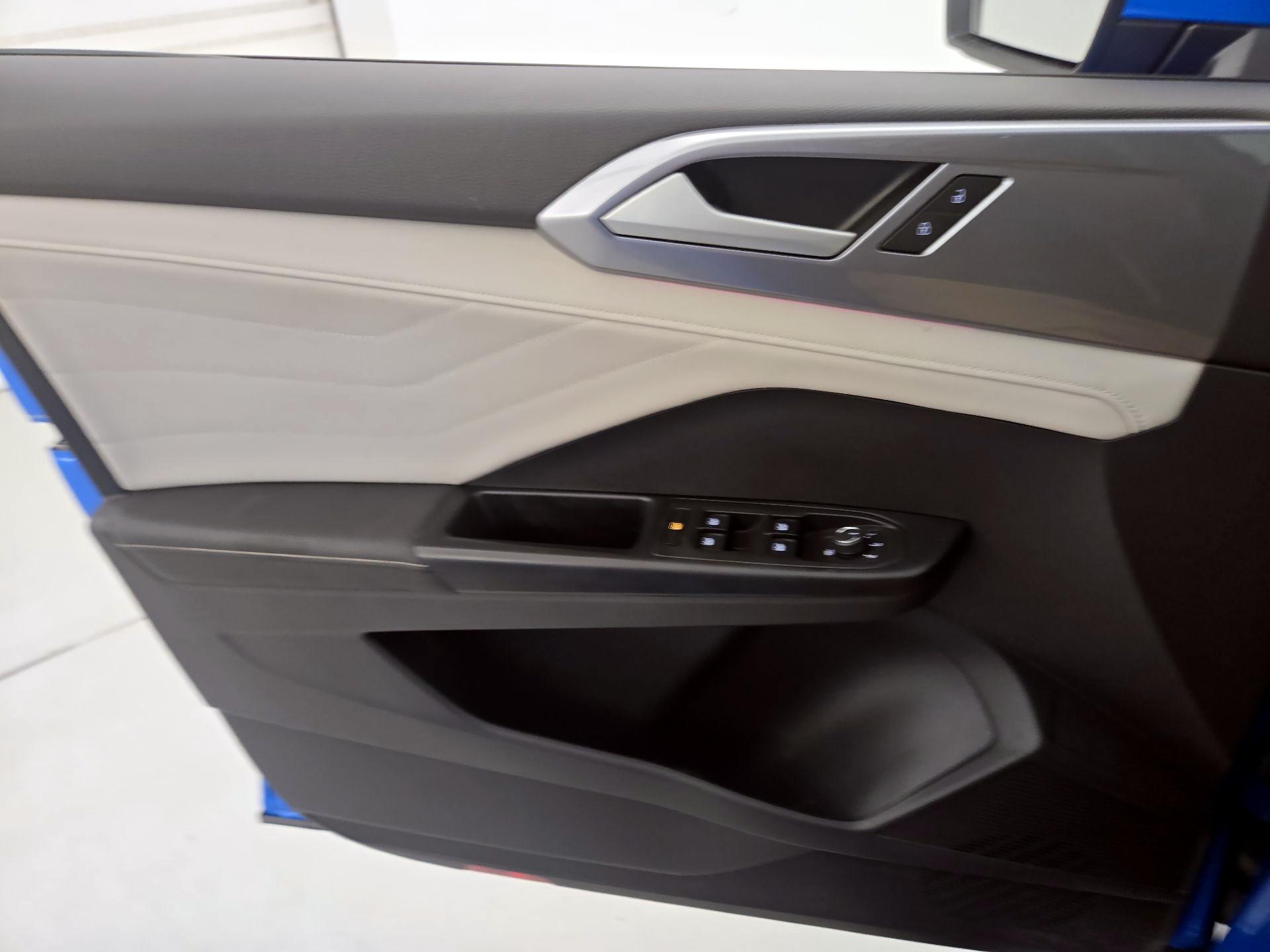 Thumbnail: 2025 Volkswagen Taos - 12