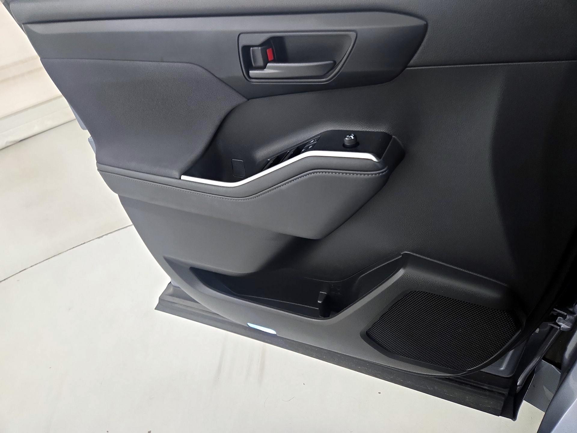 Thumbnail: 2021 Toyota Highlander - 12