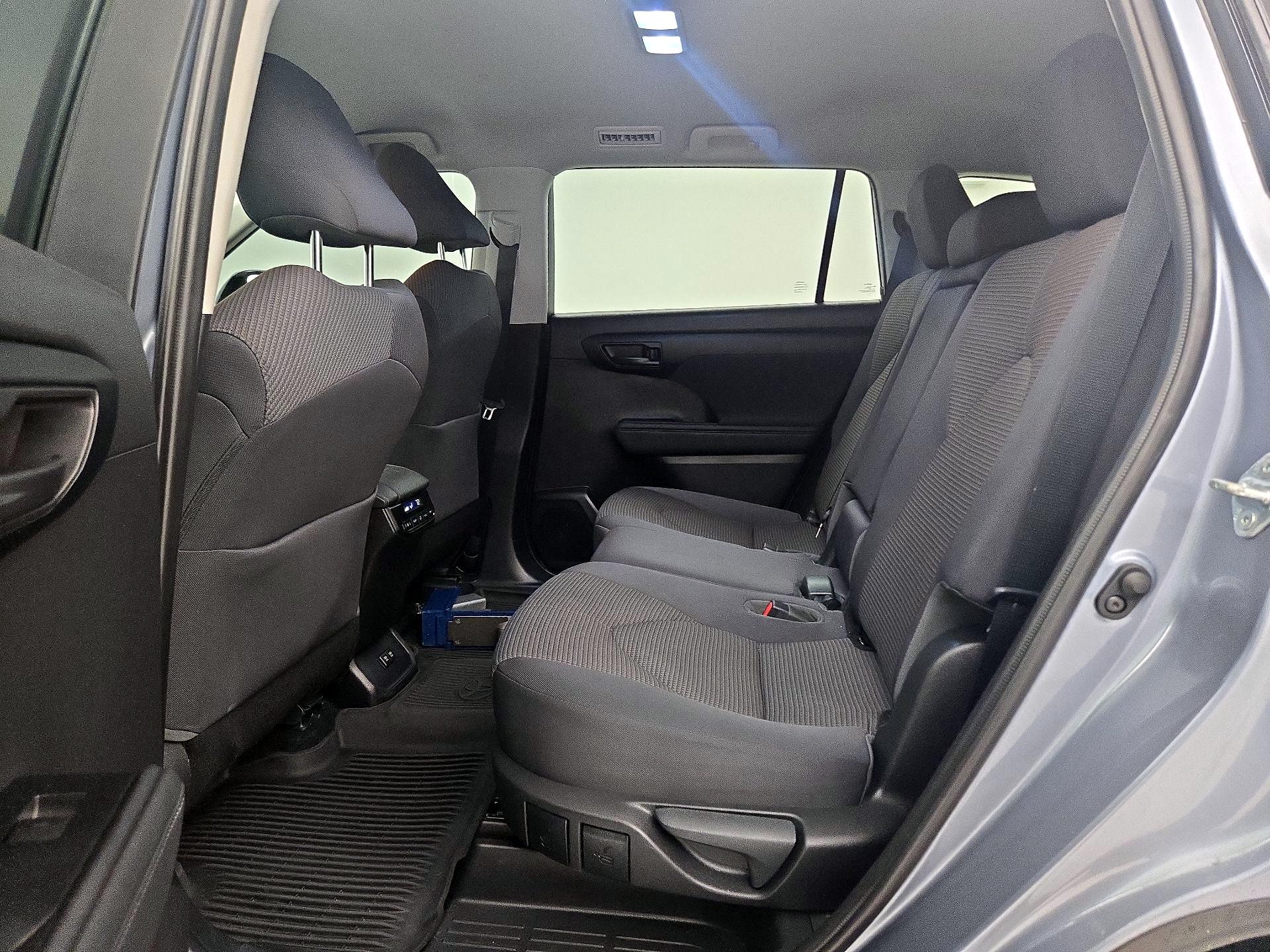 Thumbnail: 2021 Toyota Highlander - 19