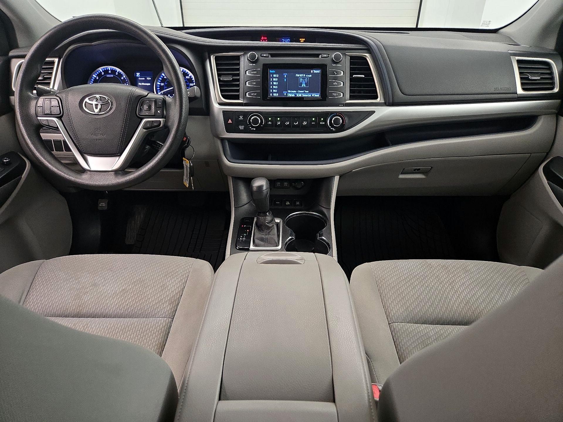 Thumbnail: 2017 Toyota Highlander - 9