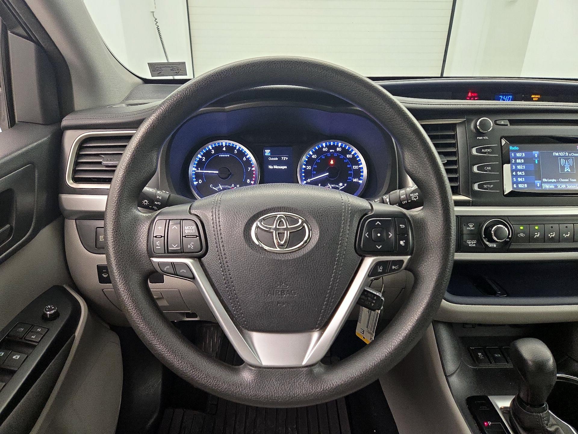 Thumbnail: 2017 Toyota Highlander - 10