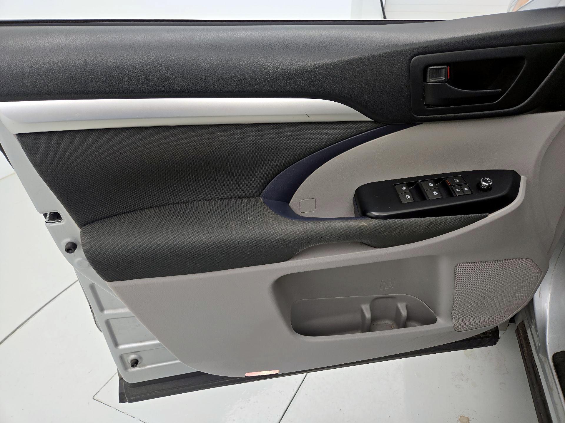 Thumbnail: 2017 Toyota Highlander - 12