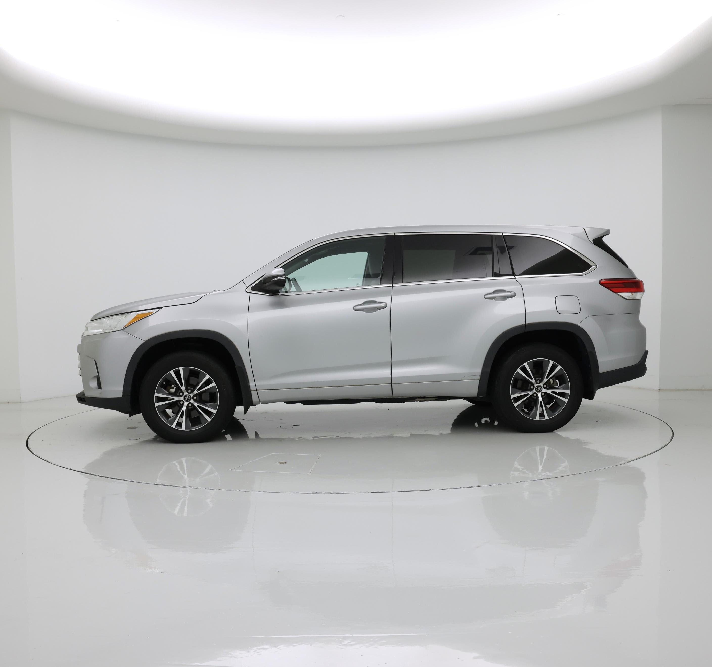 Thumbnail: 2017 Toyota Highlander - 3