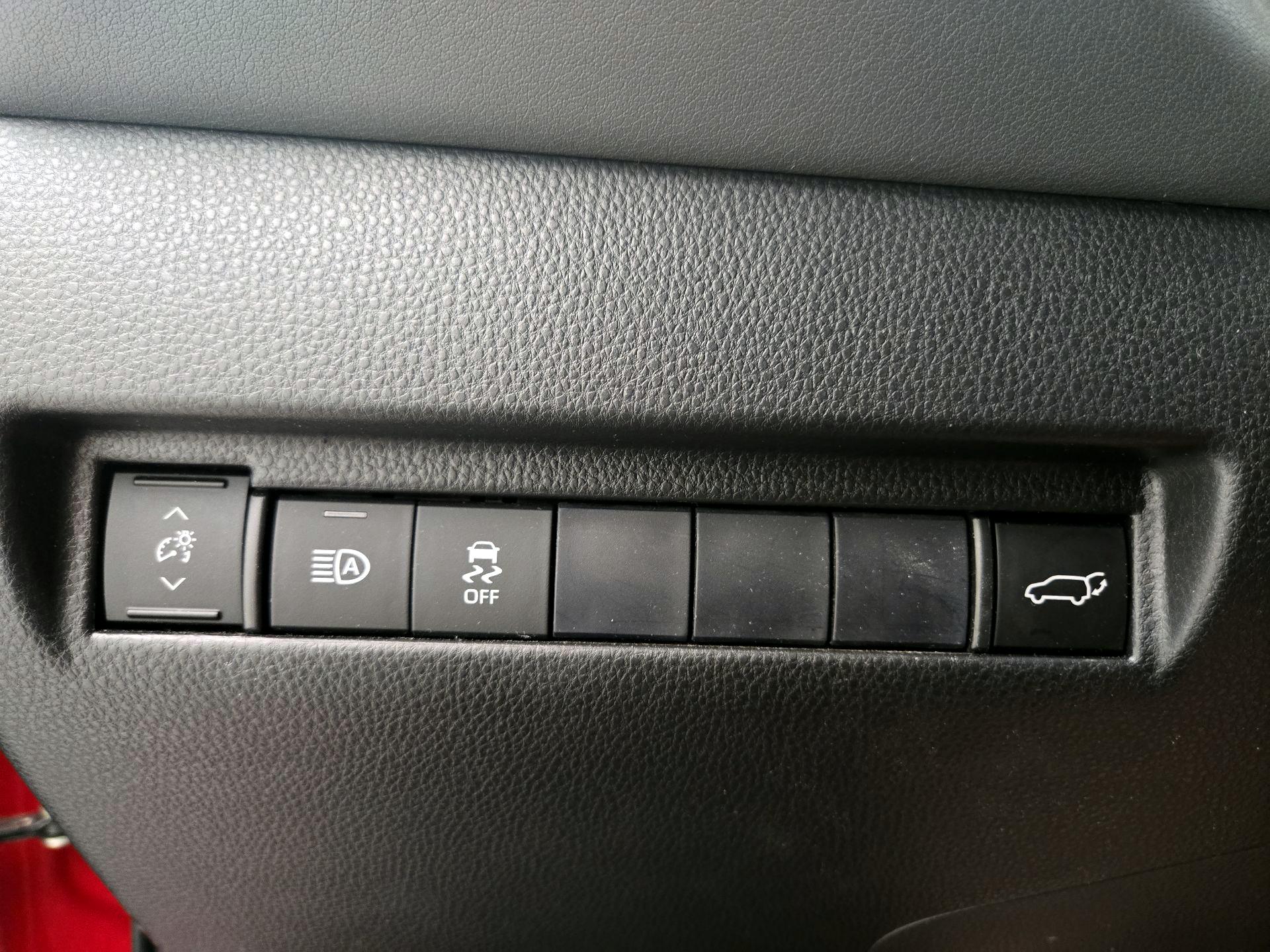 Thumbnail: 2021 Toyota Venza - 13