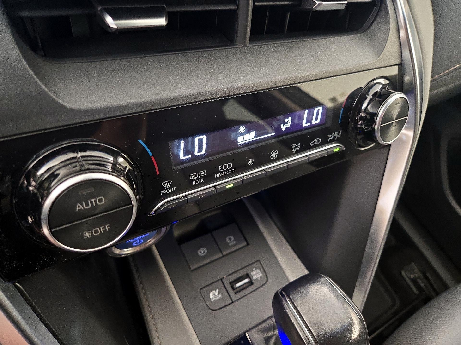 Thumbnail: 2021 Toyota Venza - 16