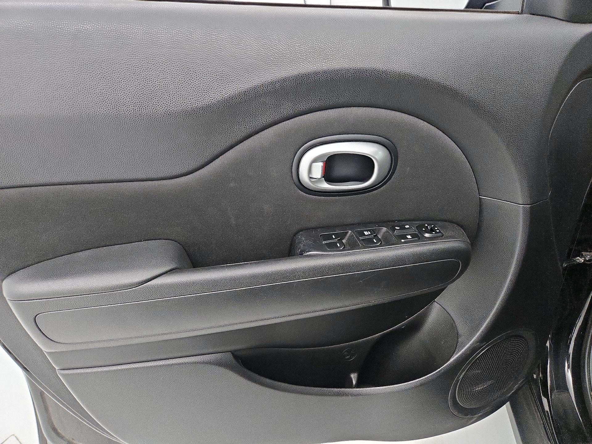 Thumbnail: 2016 Kia Soul - 12