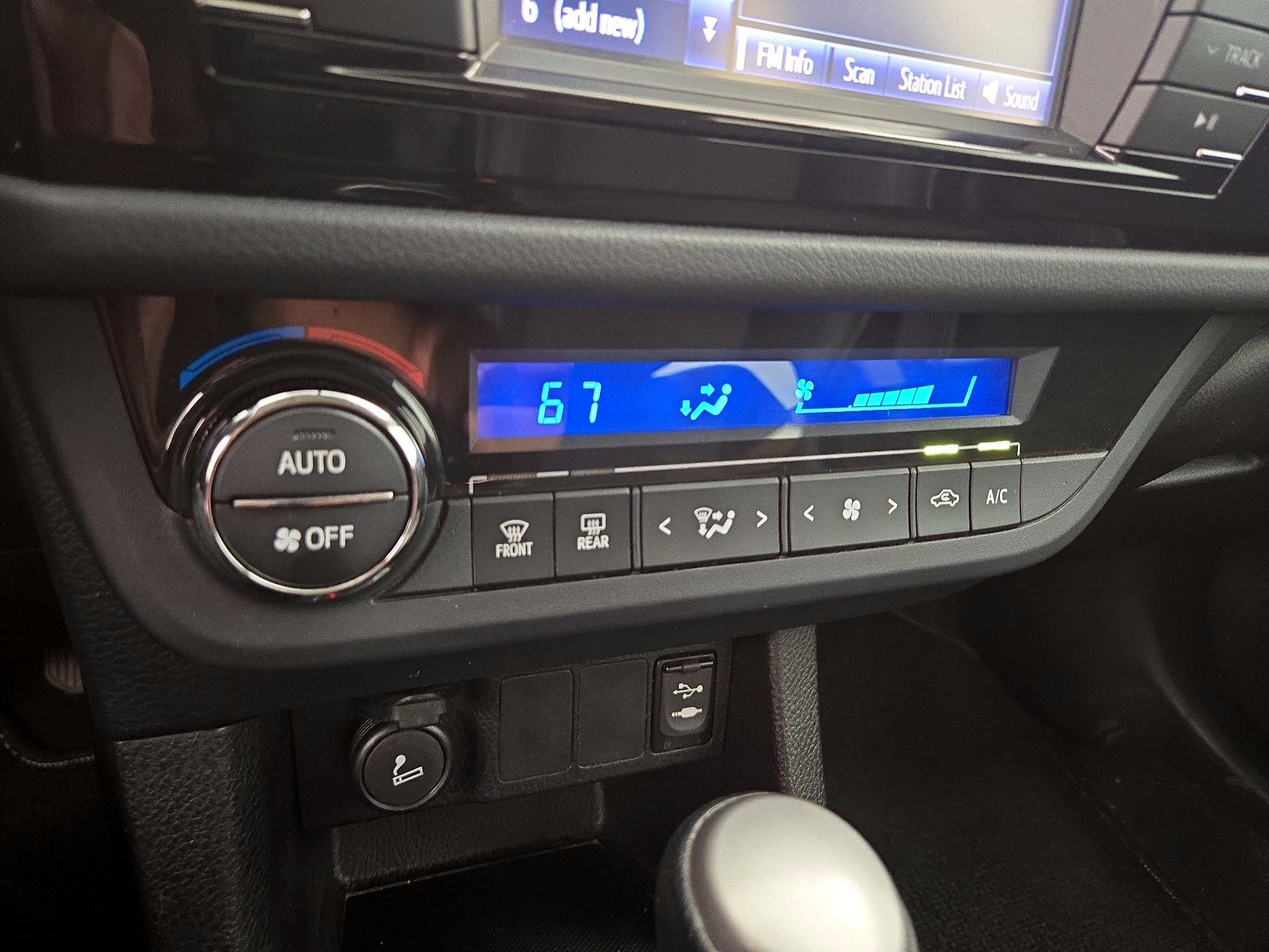 Thumbnail: 2016 Toyota Corolla - 16