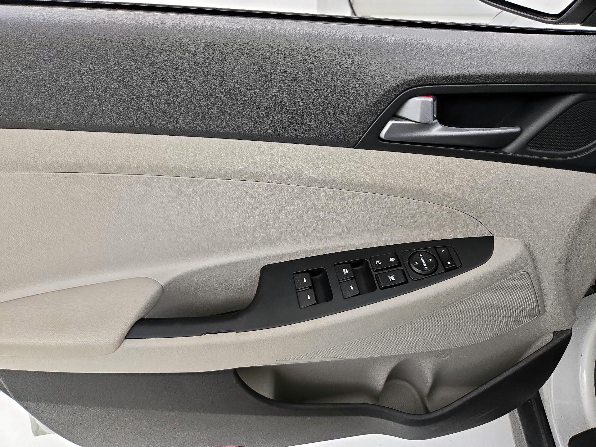 Thumbnail: 2016 Hyundai Tucson - 12