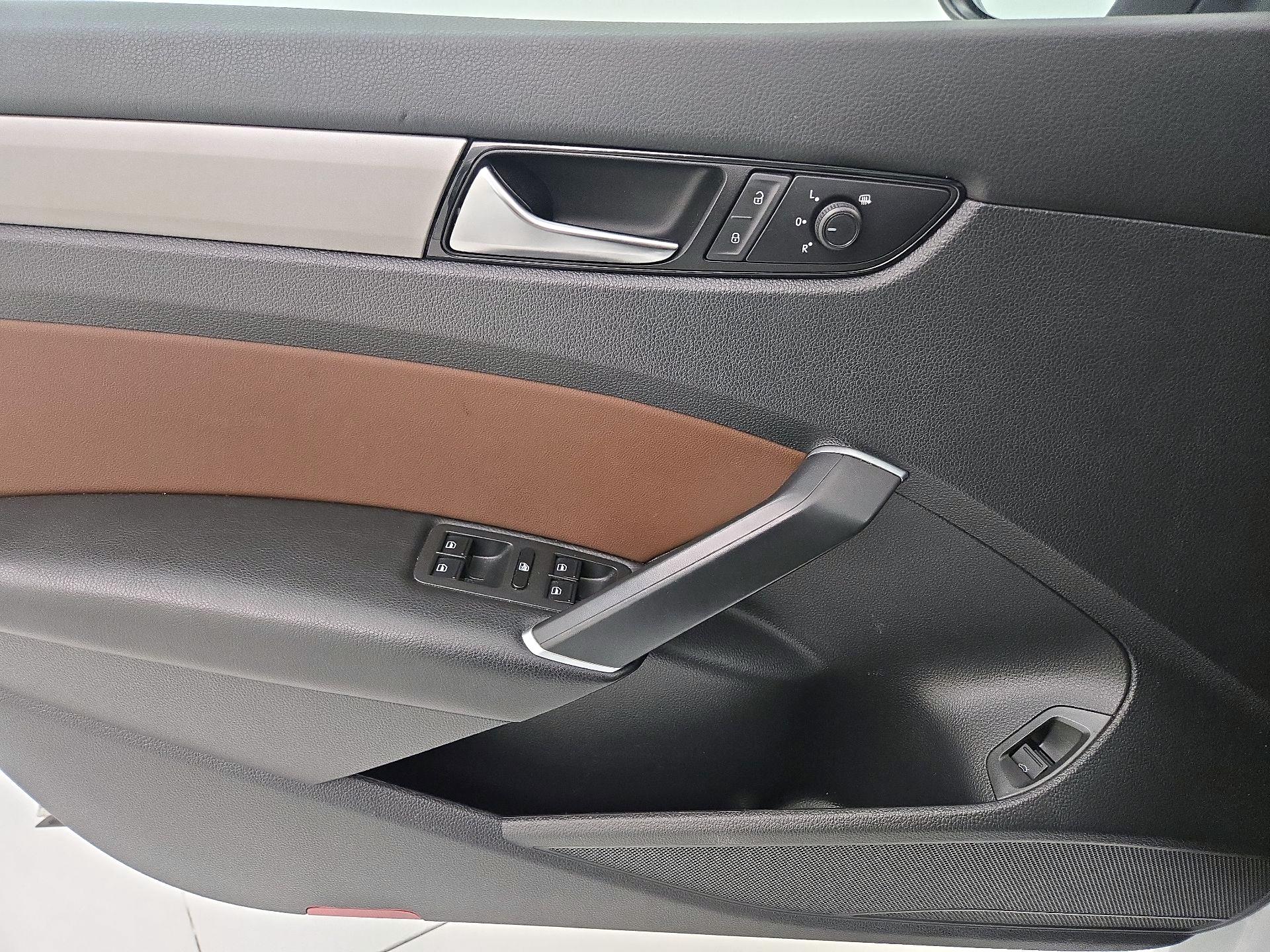 Thumbnail: 2020 Volkswagen Passat - 12