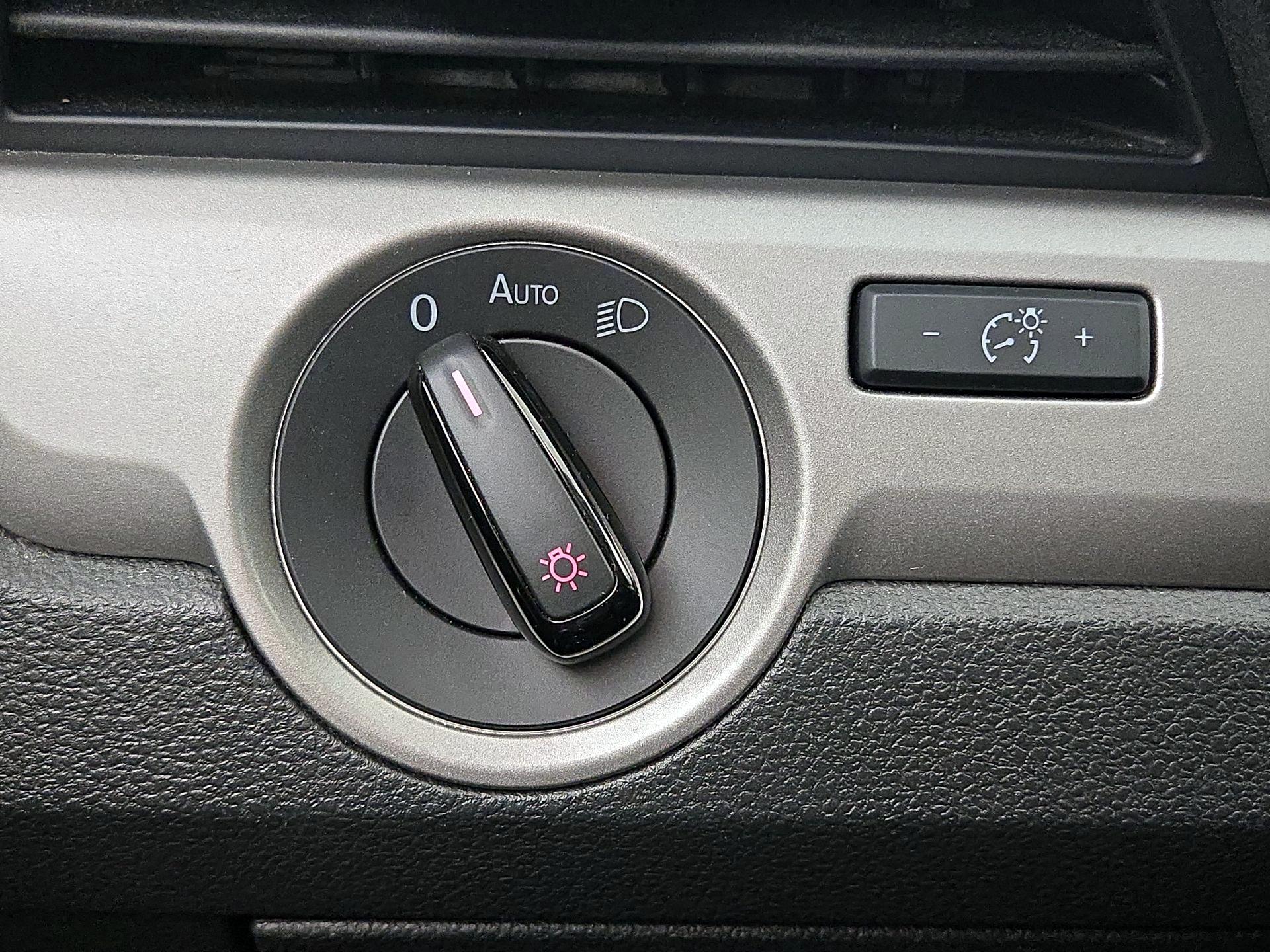 Thumbnail: 2020 Volkswagen Passat - 13