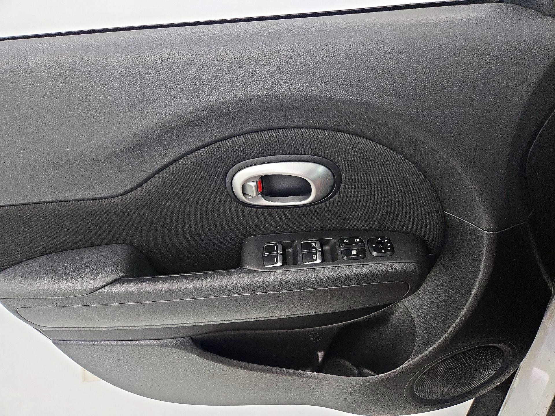 Thumbnail: 2018 Kia Soul - 12