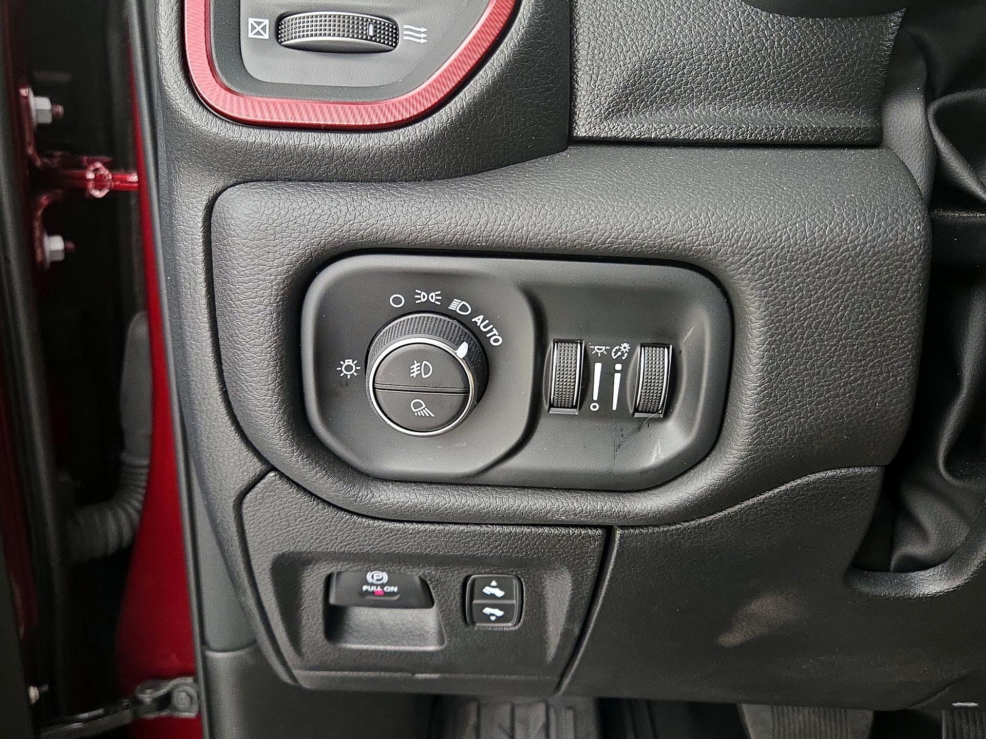 Thumbnail: 2025 RAM 1500 - 13