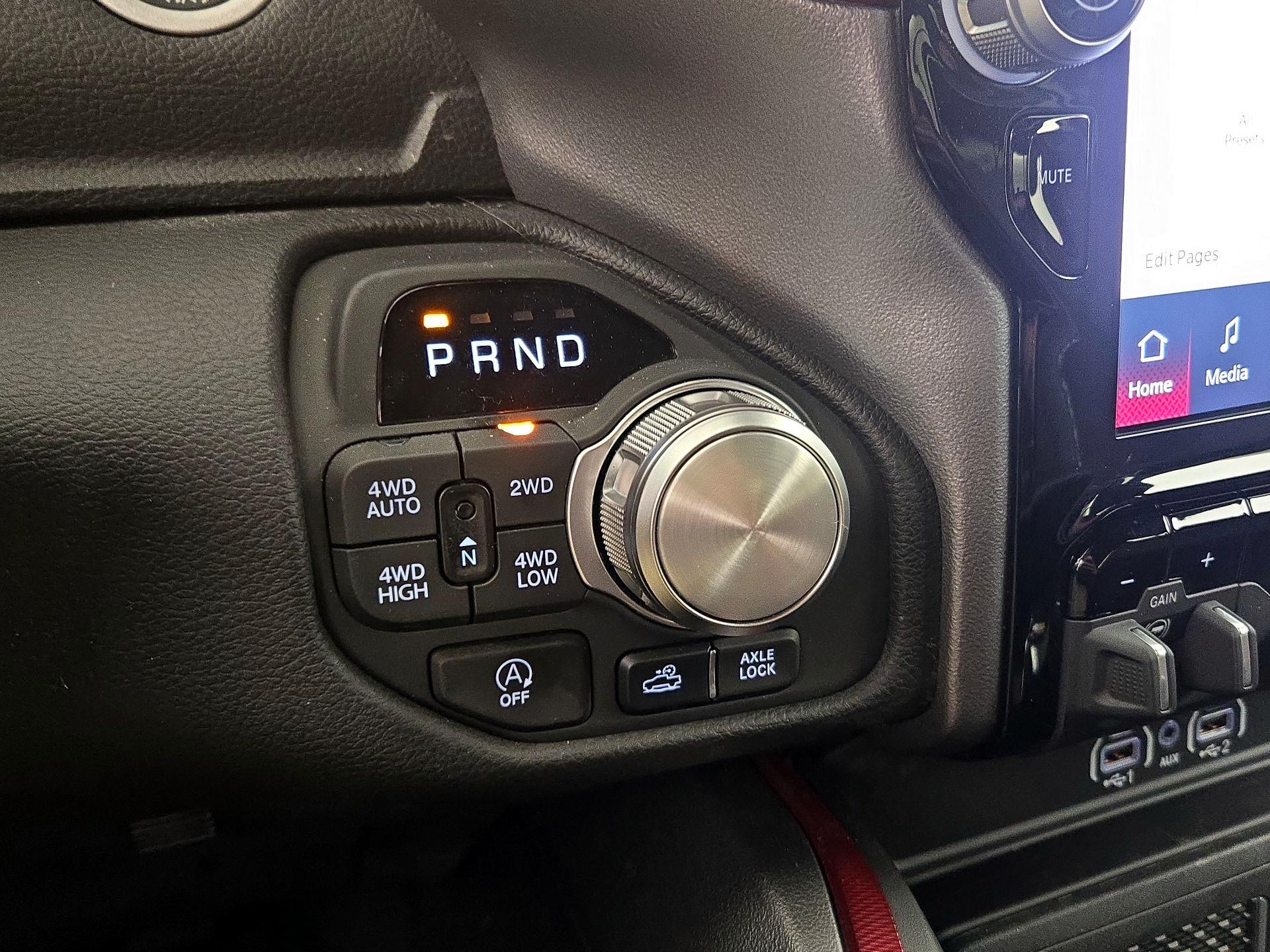 Thumbnail: 2025 RAM 1500 - 18