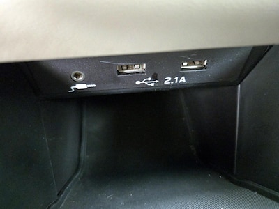 USB/AUX Ports