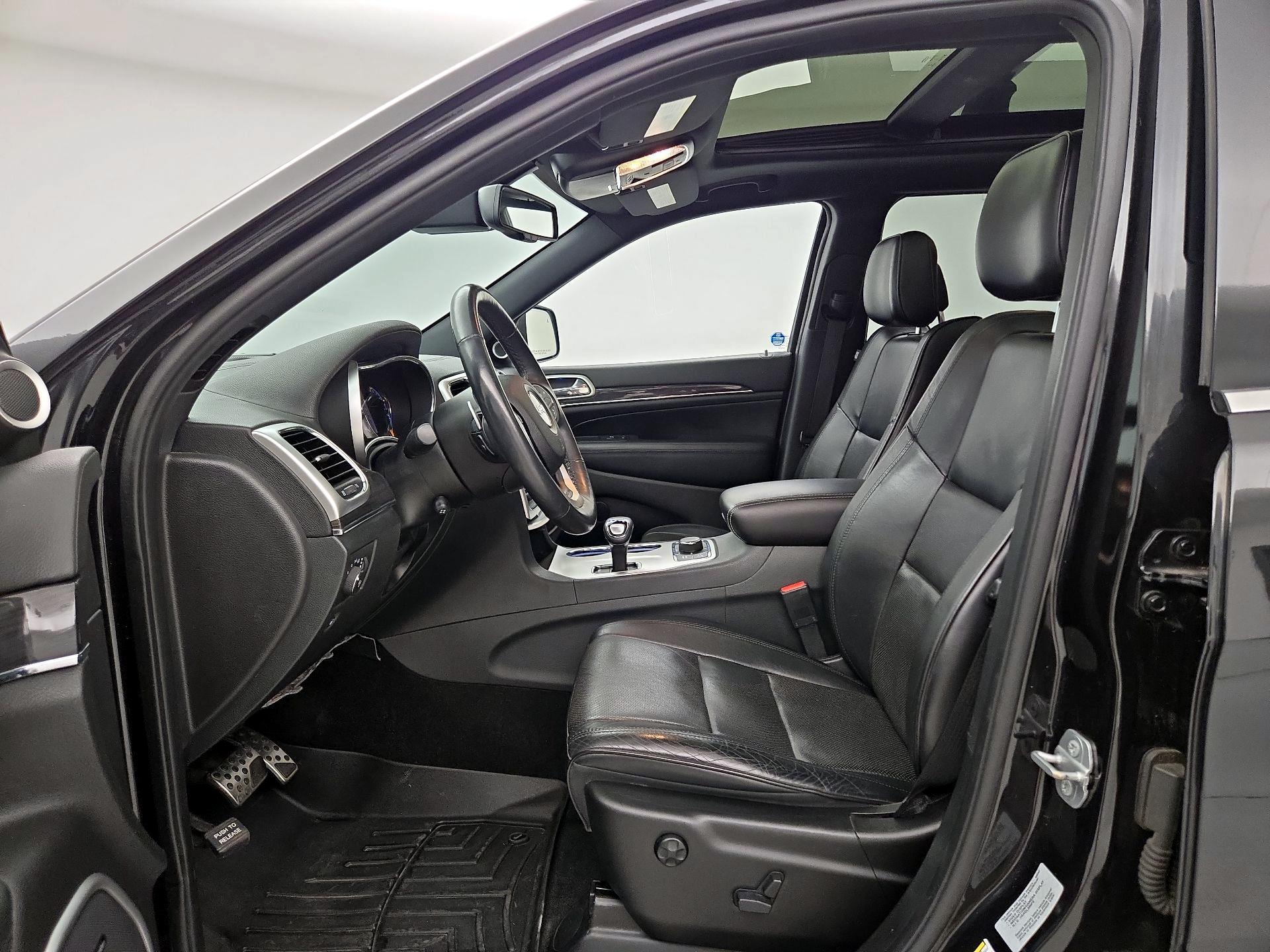 Thumbnail: 2015 Jeep Grand Cherokee - 11