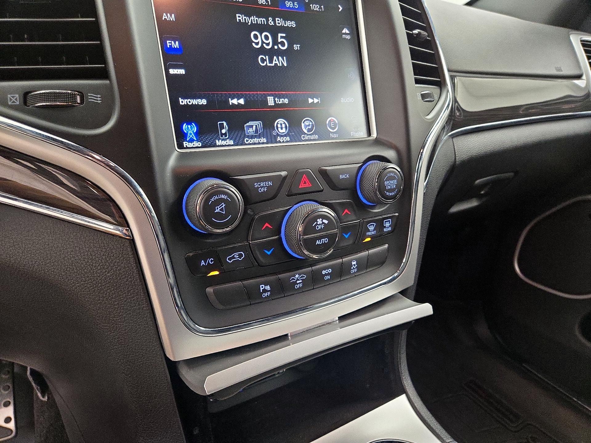 Thumbnail: 2015 Jeep Grand Cherokee - 17