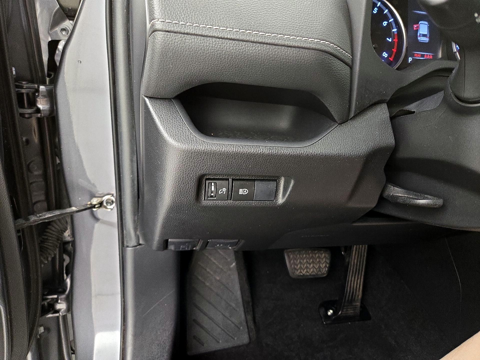 Thumbnail: 2019 Toyota RAV4 - 13