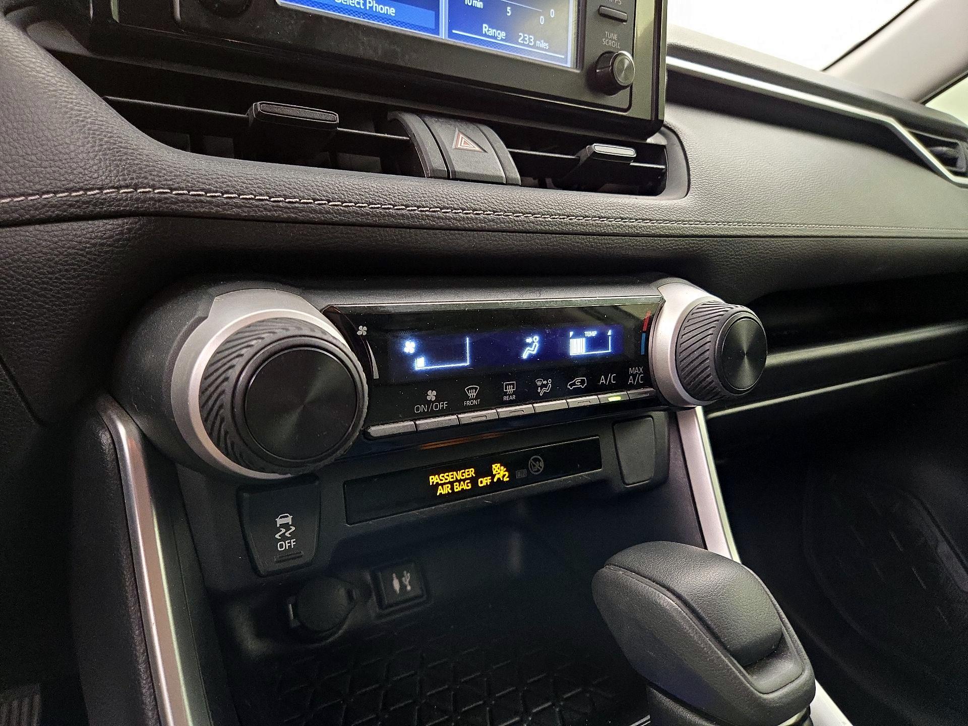 Thumbnail: 2019 Toyota RAV4 - 16