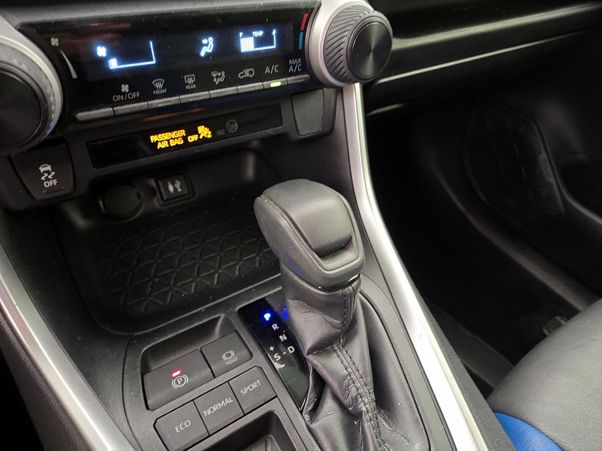 Thumbnail: 2019 Toyota RAV4 - 17