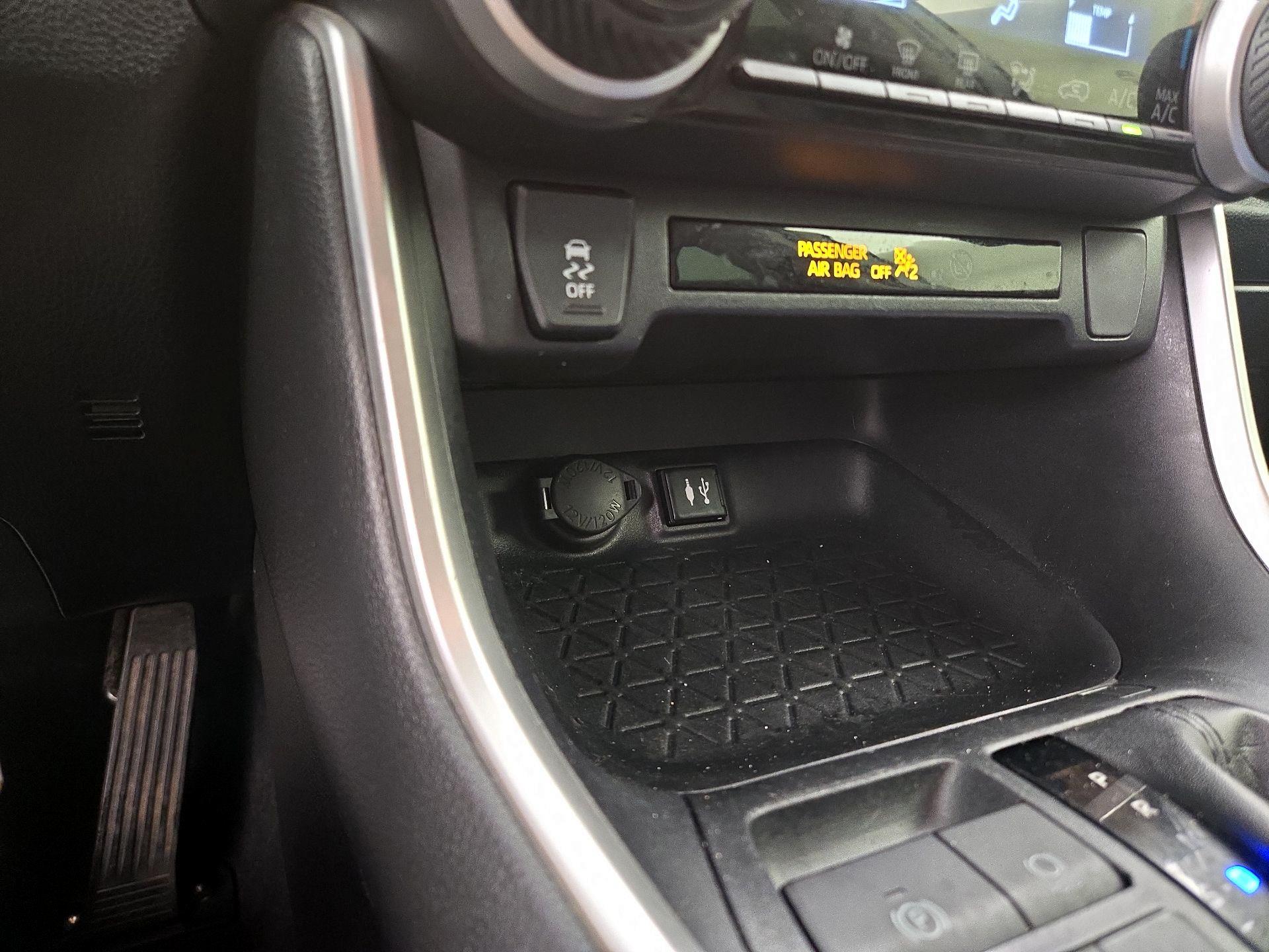 Thumbnail: 2019 Toyota RAV4 - 18