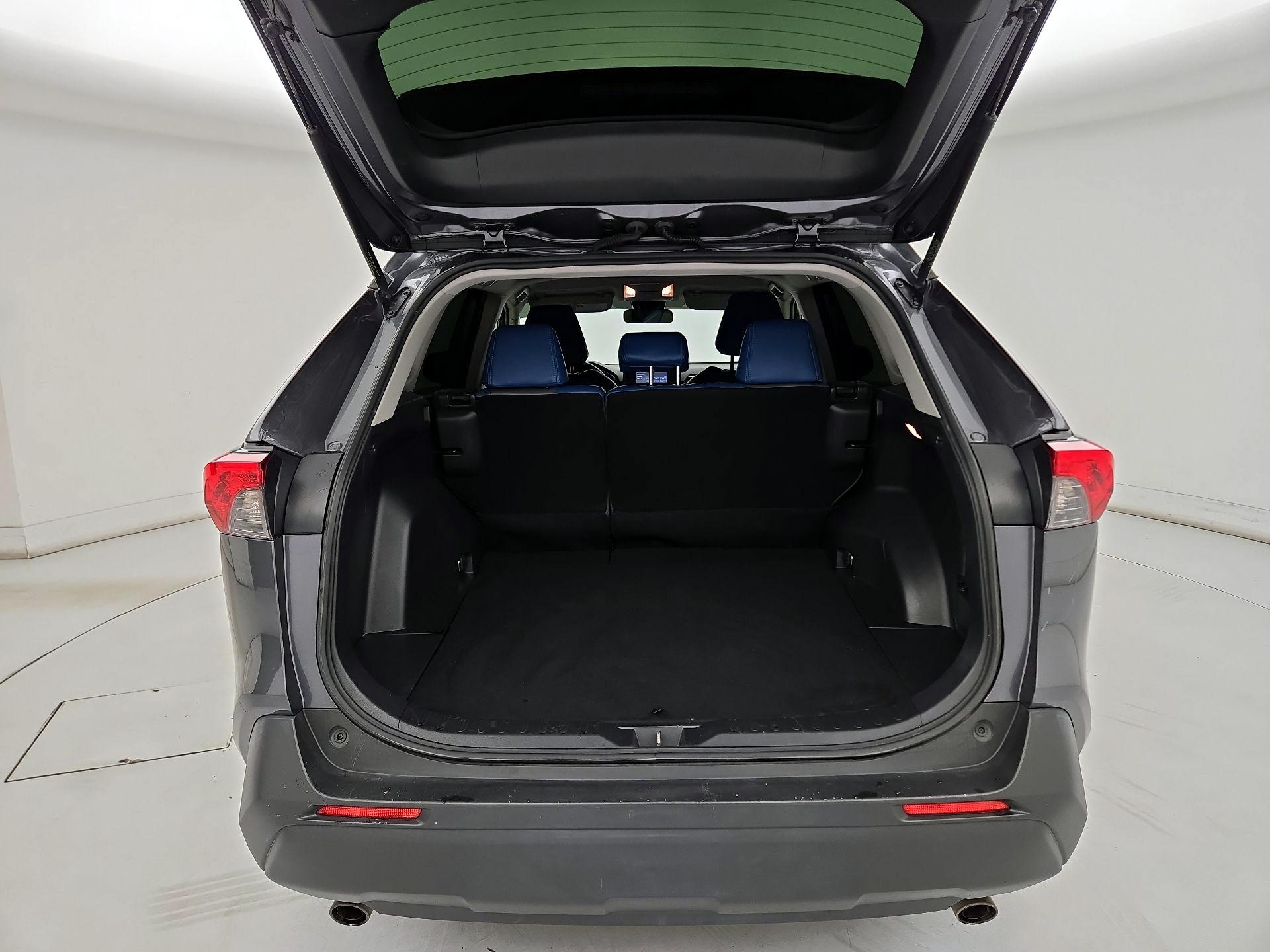 Thumbnail: 2019 Toyota RAV4 - 20