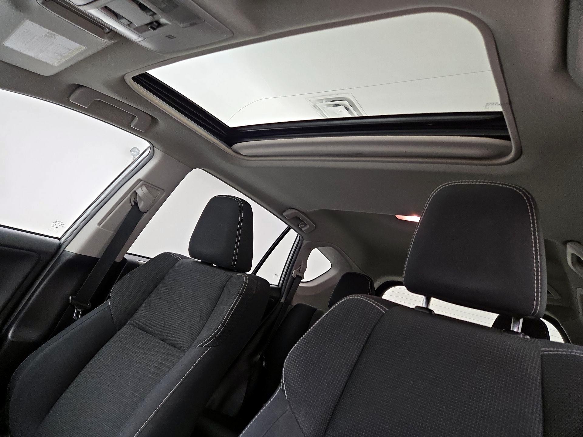 Thumbnail: 2018 Toyota RAV4 - 19