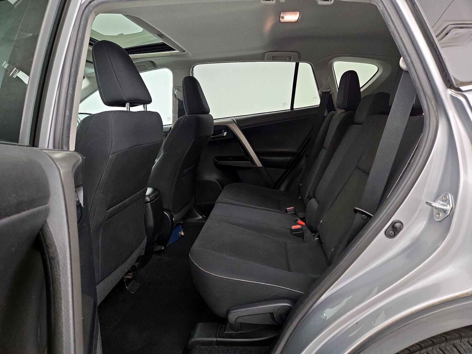 Thumbnail: 2018 Toyota RAV4 - 20