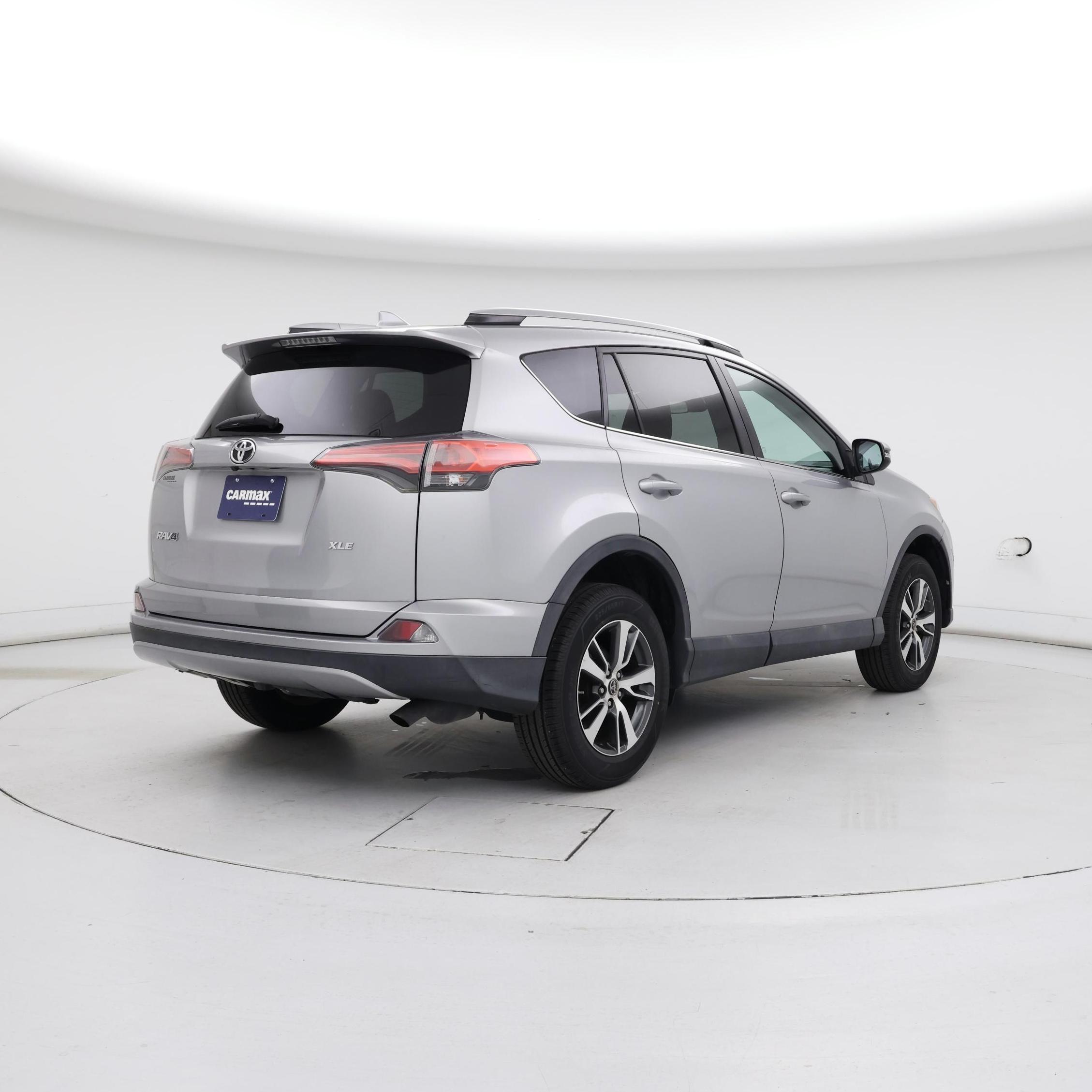 Thumbnail: 2018 Toyota RAV4 - 8