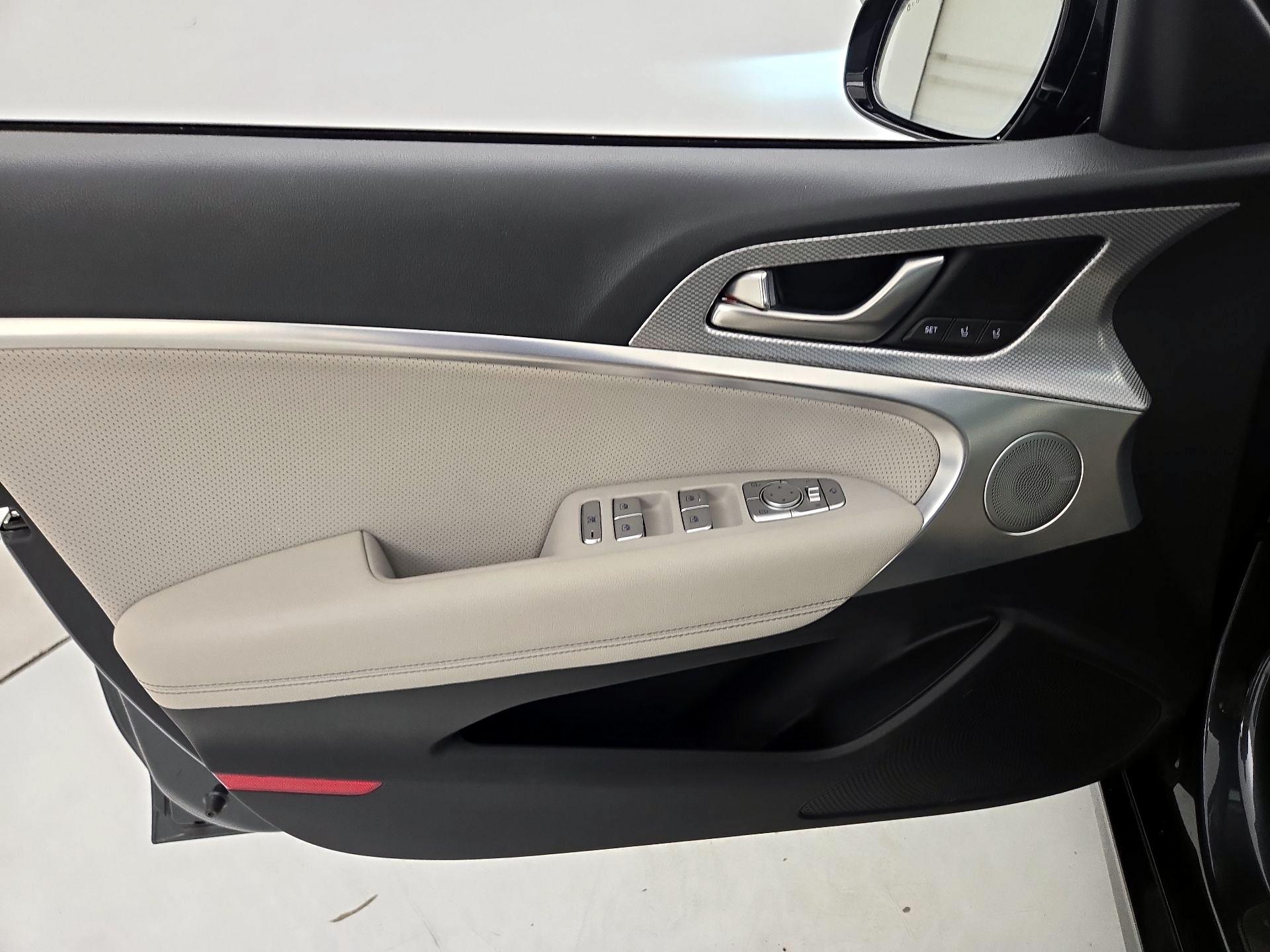 Thumbnail: 2022 Genesis G70 - 12