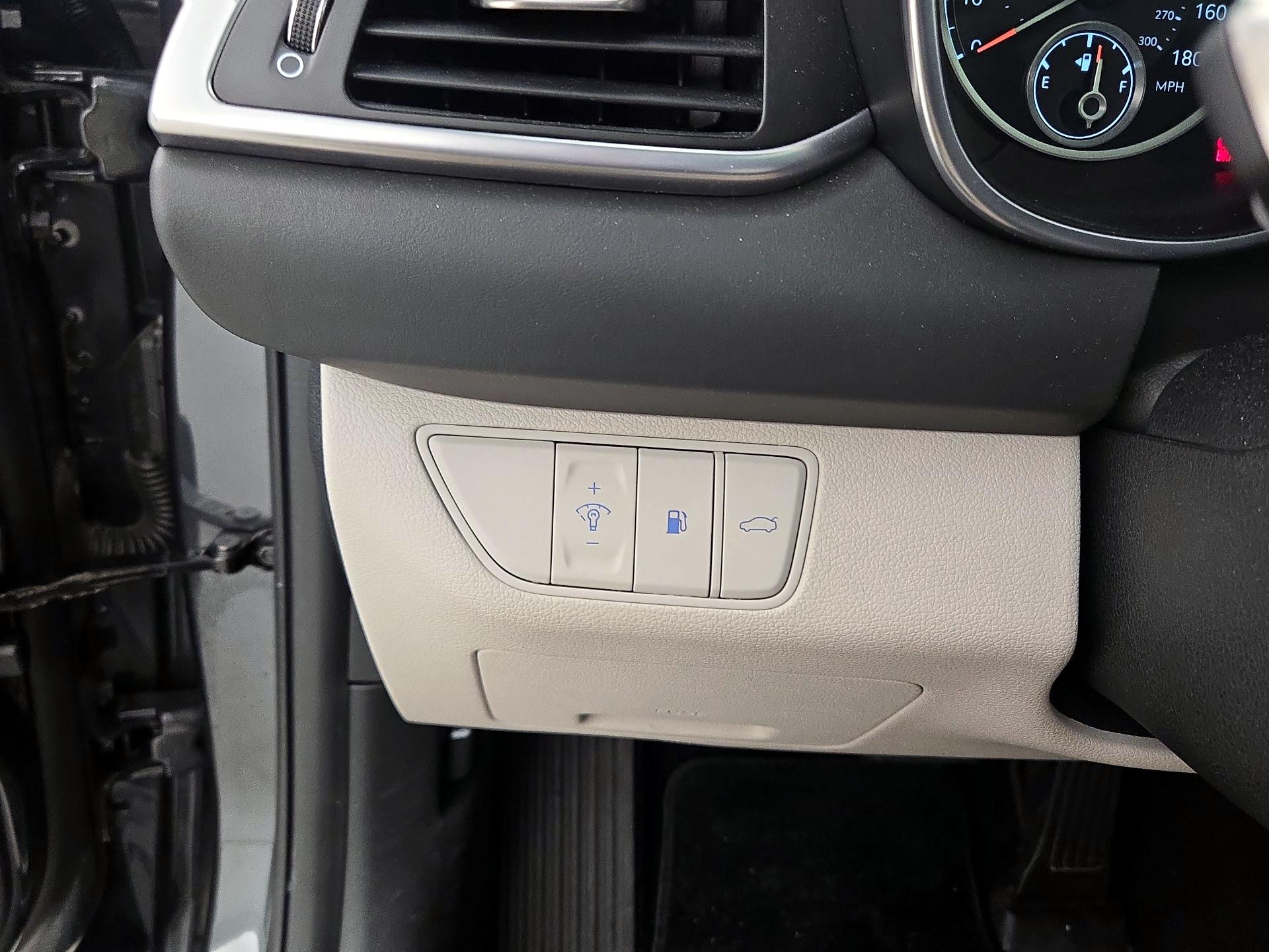 Thumbnail: 2022 Genesis G70 - 13