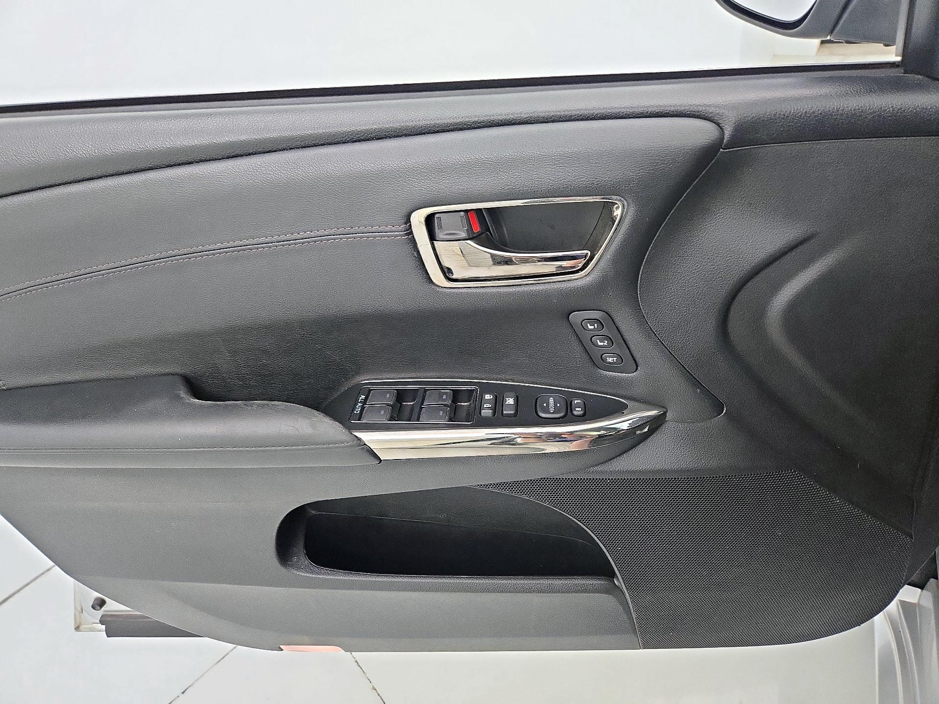 Thumbnail: 2014 Toyota Avalon - 12