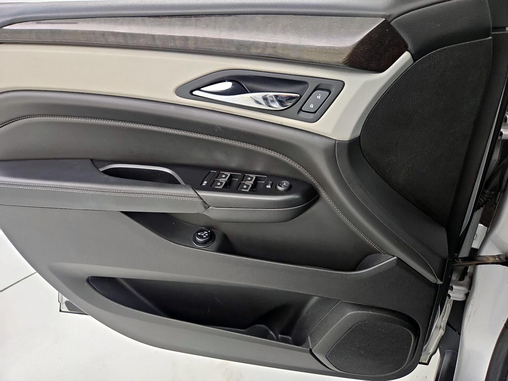 Thumbnail: 2016 Cadillac SRX - 12