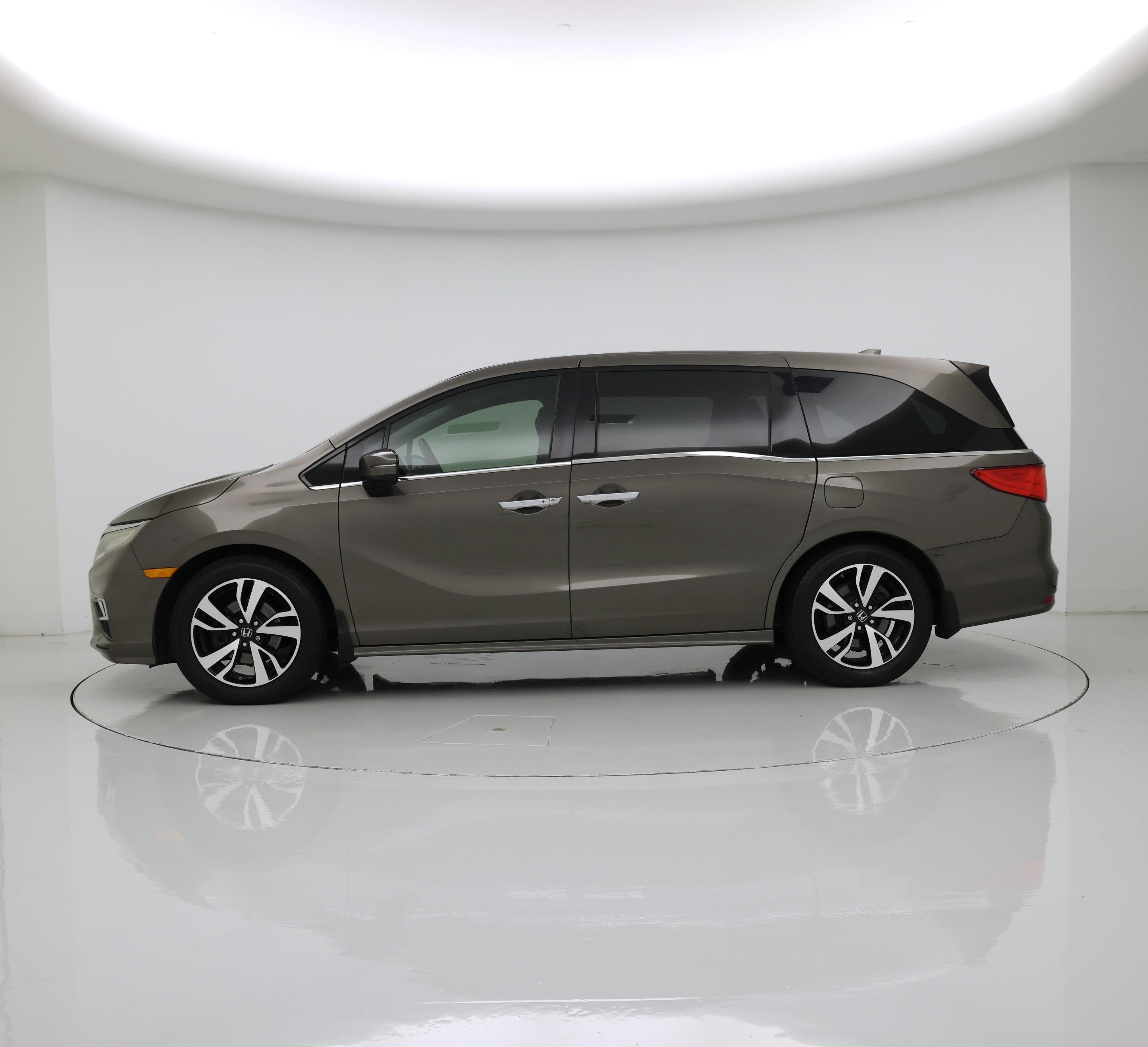 Thumbnail: 2019 Honda Odyssey - 3