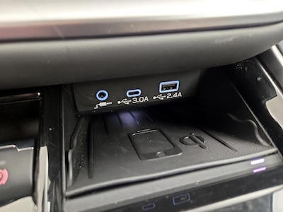 USB/AUX Ports