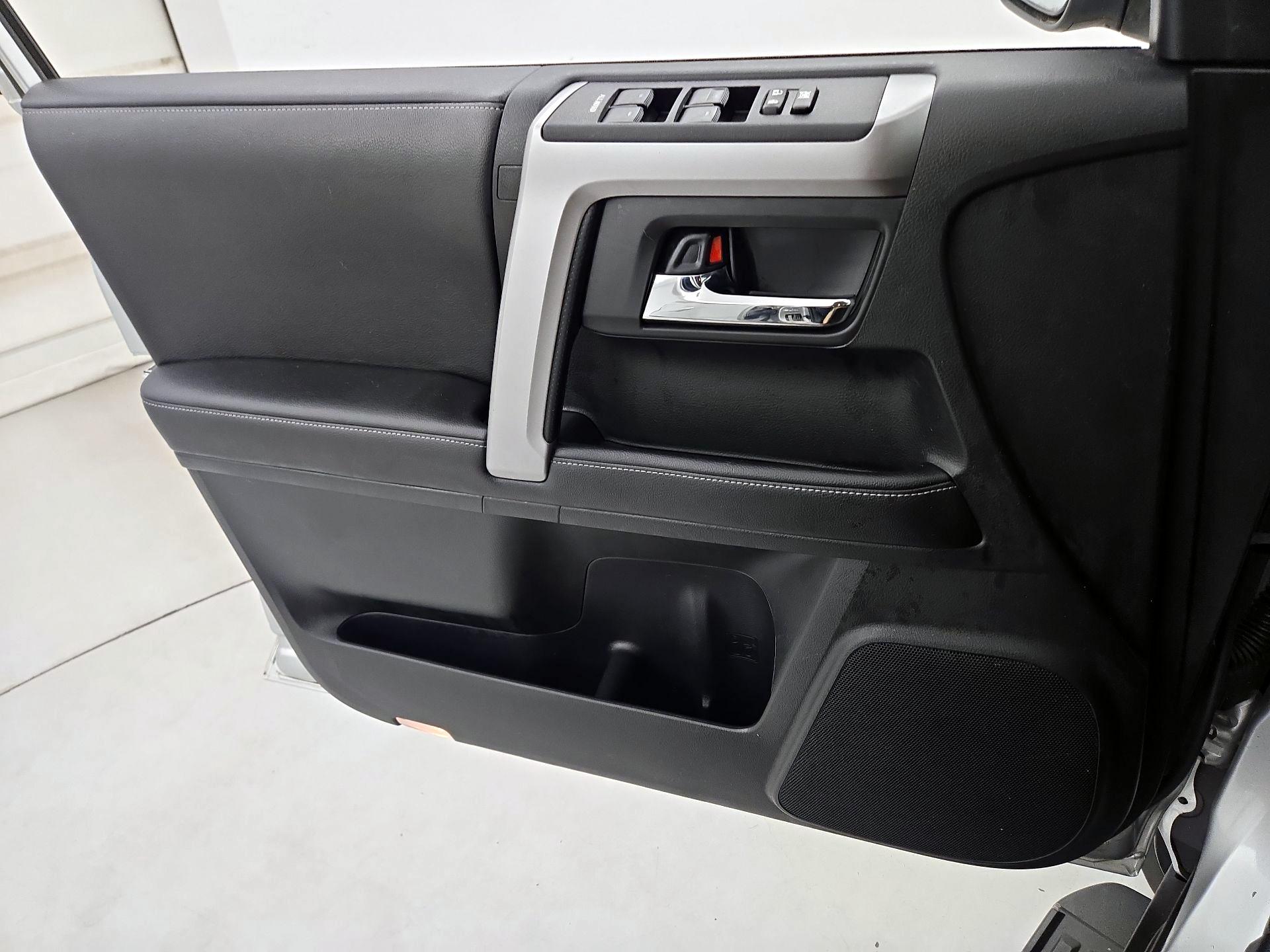 Thumbnail: 2016 Toyota 4Runner - 12