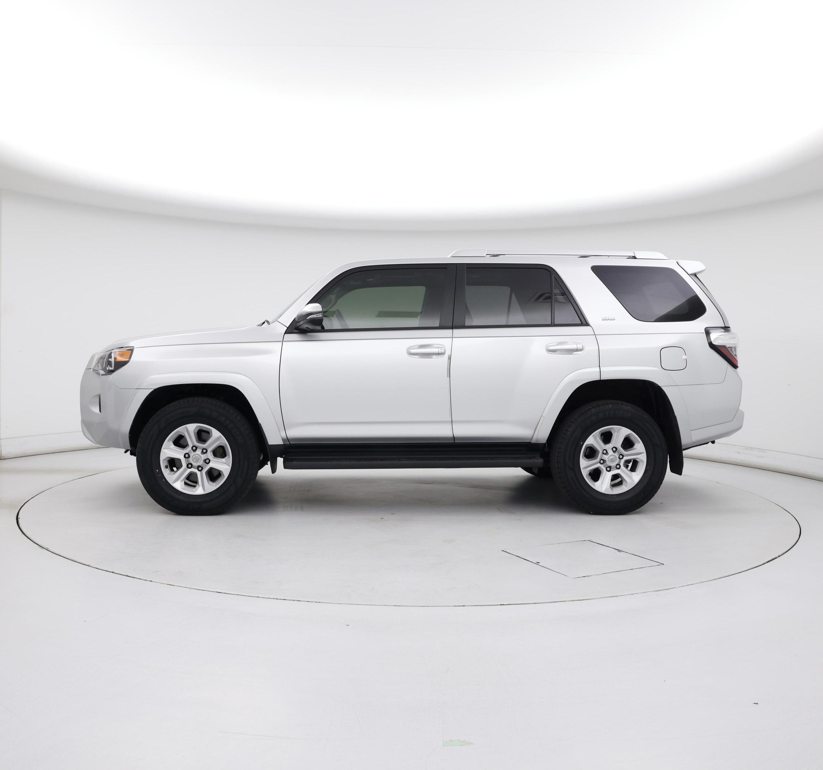 Thumbnail: 2016 Toyota 4Runner - 3