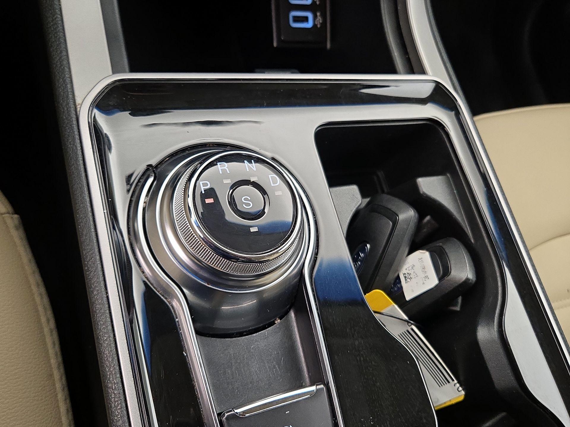 Thumbnail: 2020 Ford Edge - 18