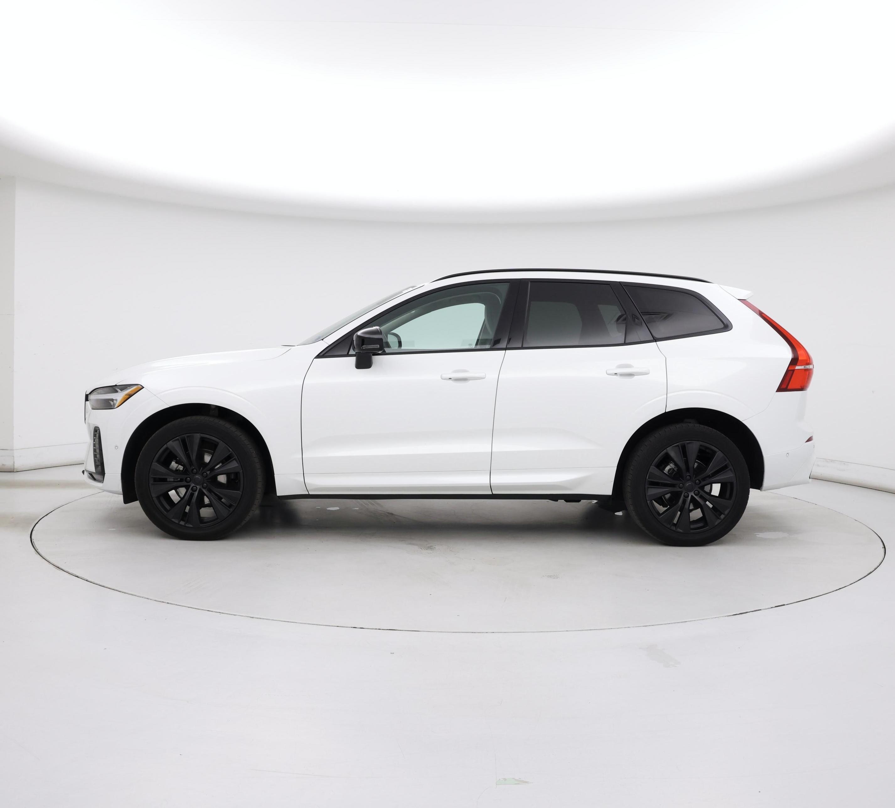 Thumbnail: 2023 Volvo XC60 - 3