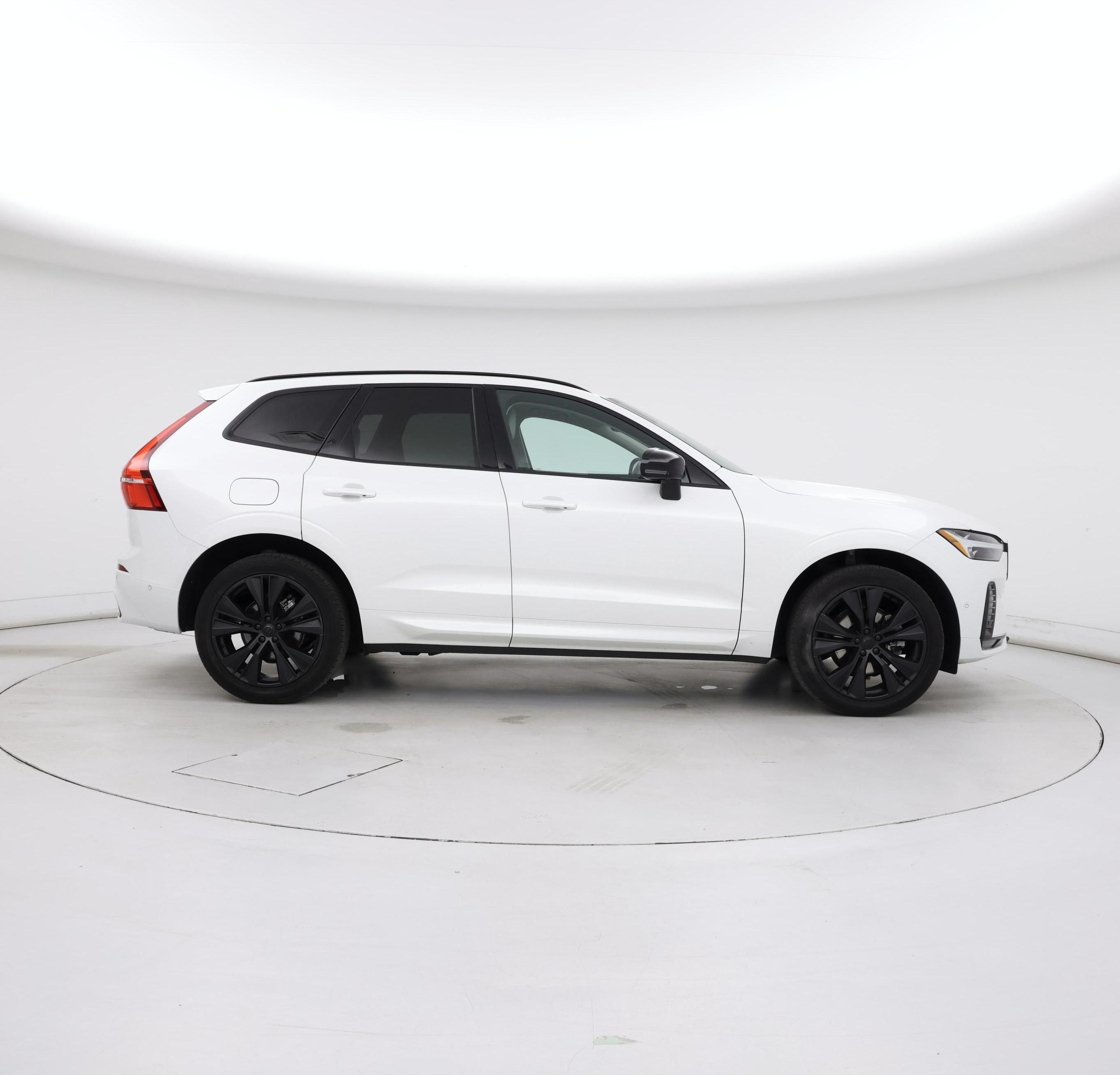 Thumbnail: 2023 Volvo XC60 - 7