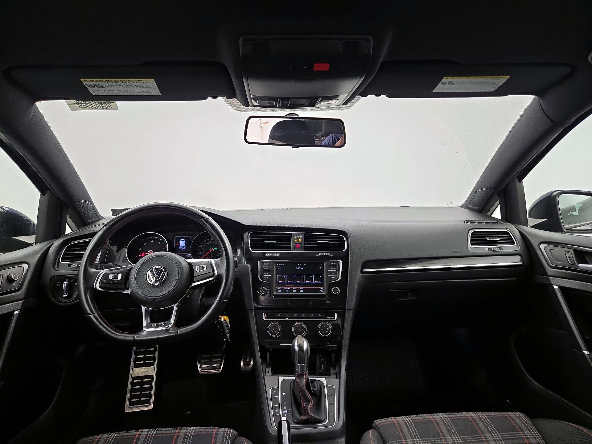Thumbnail: 2017 Volkswagen Golf - 9