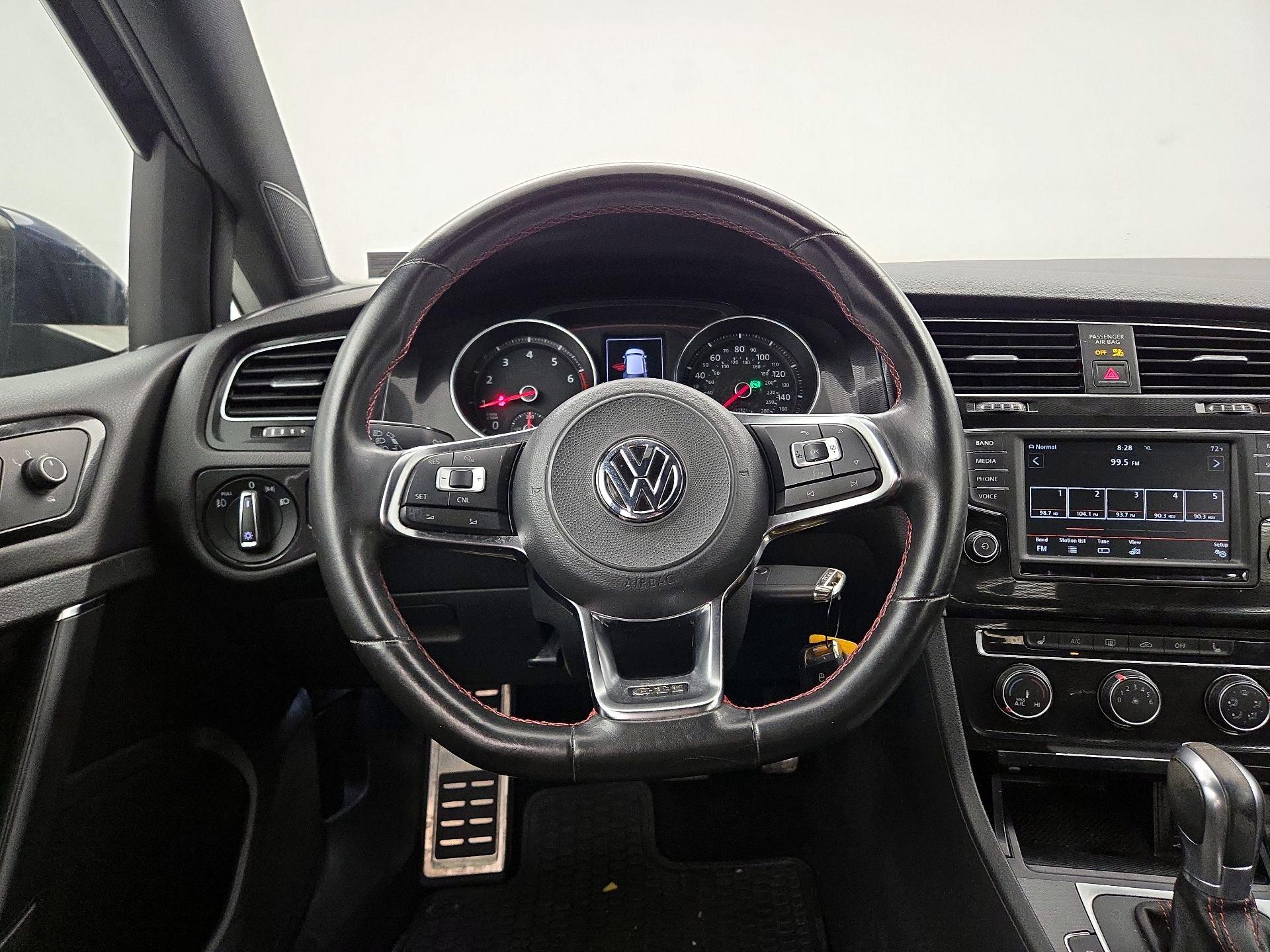 Thumbnail: 2017 Volkswagen Golf - 10