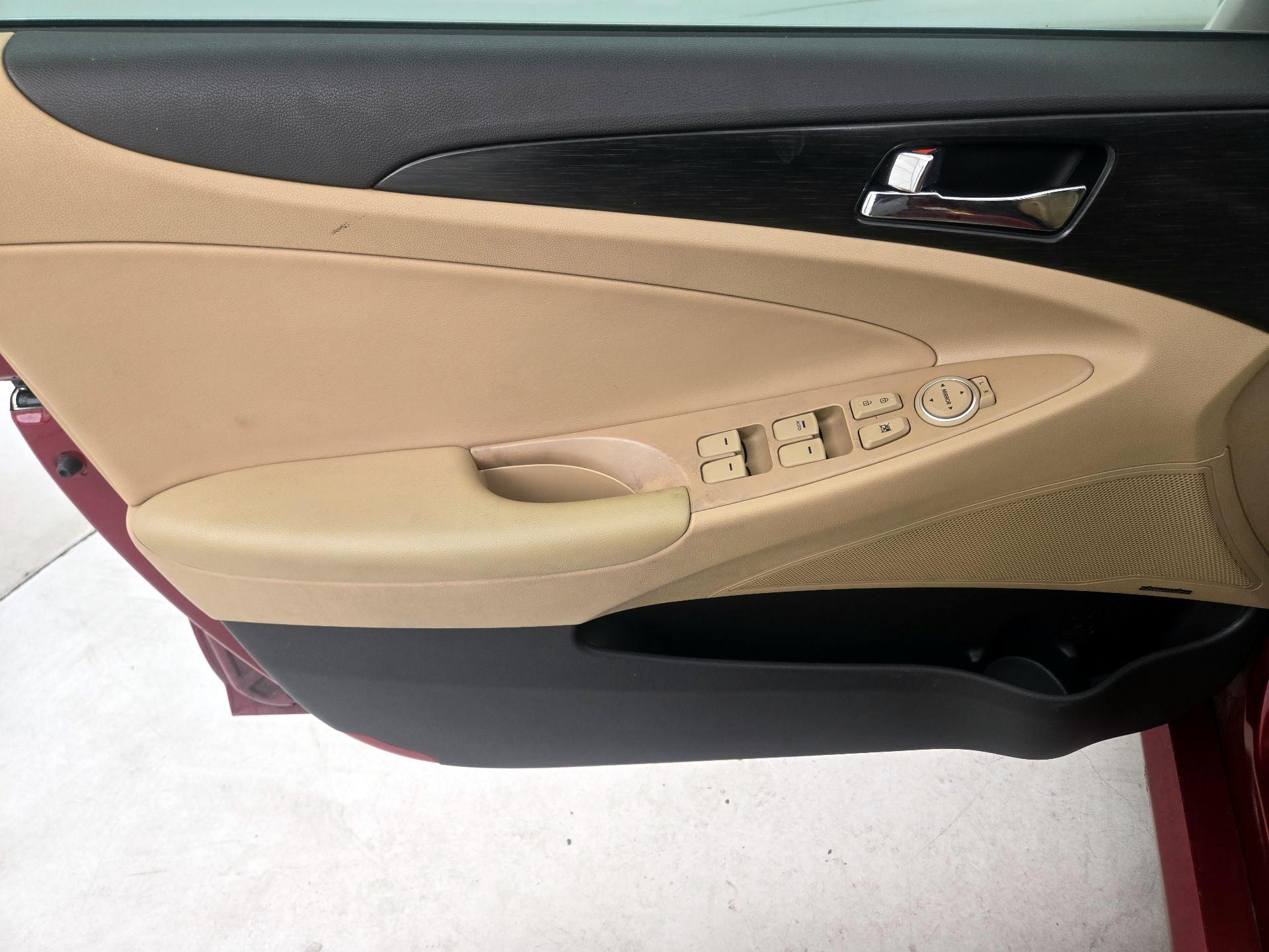 Thumbnail: 2014 Hyundai Sonata - 12