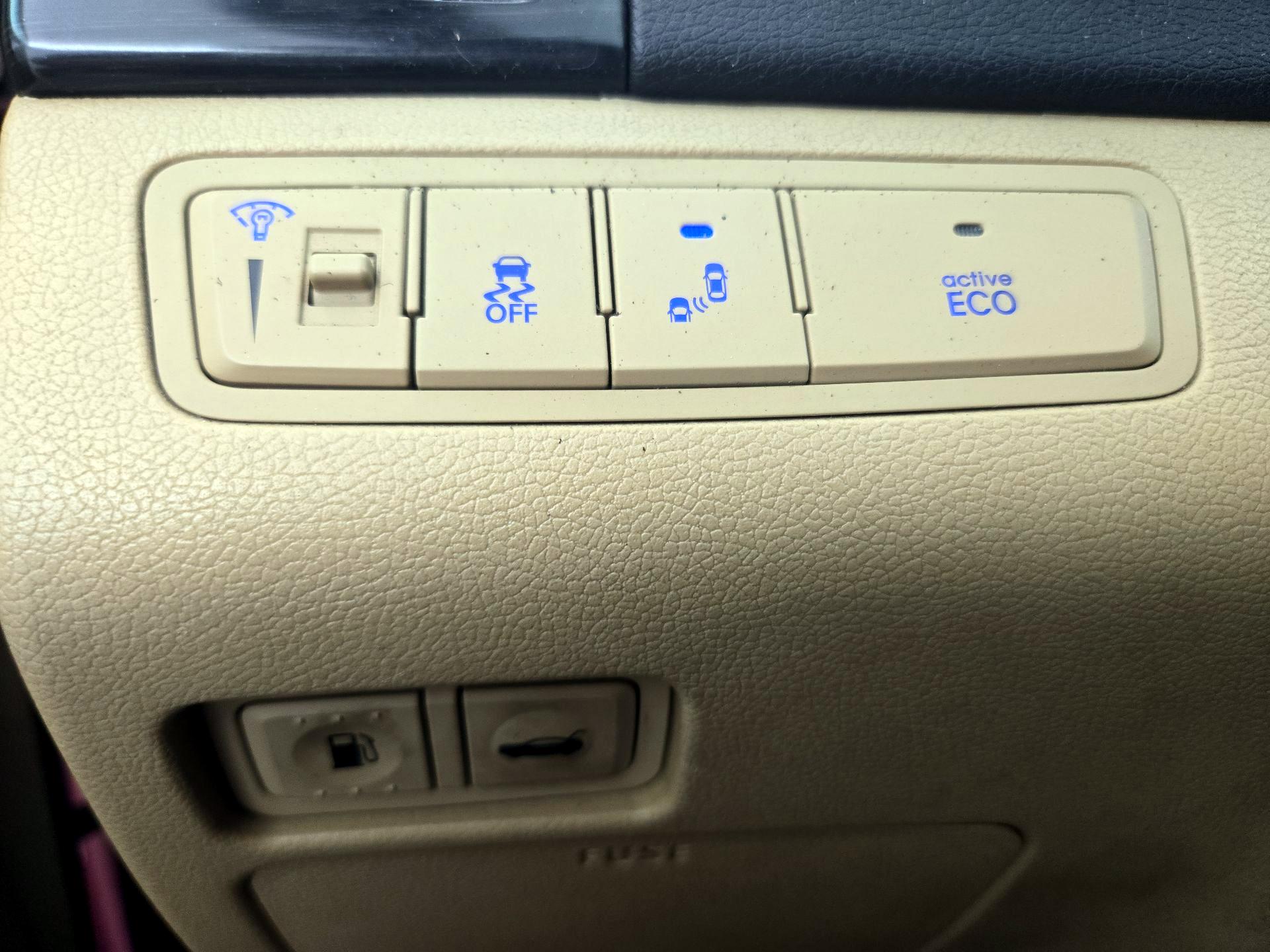 Thumbnail: 2014 Hyundai Sonata - 13