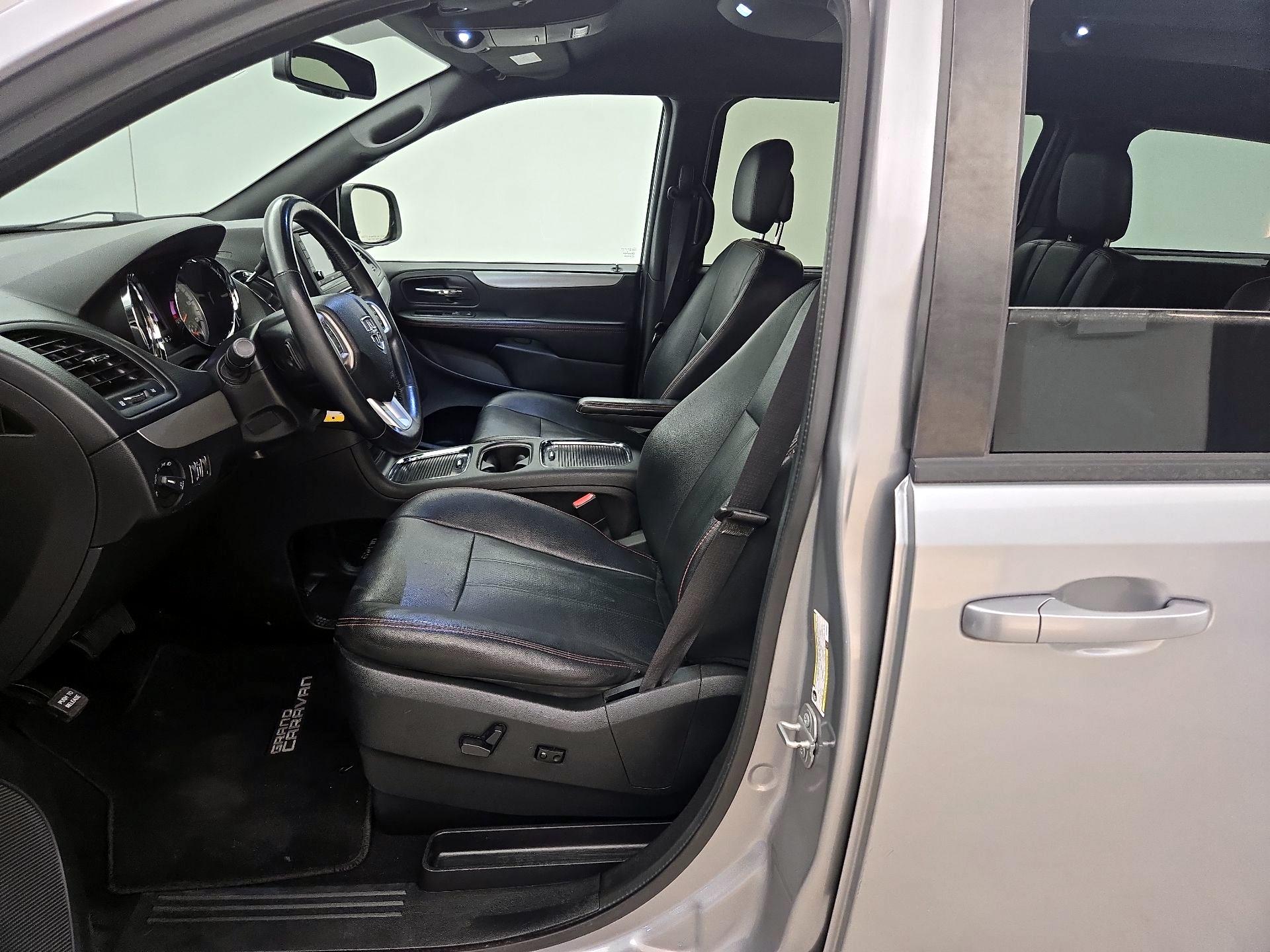 Thumbnail: 2018 Dodge Grand Caravan - 11