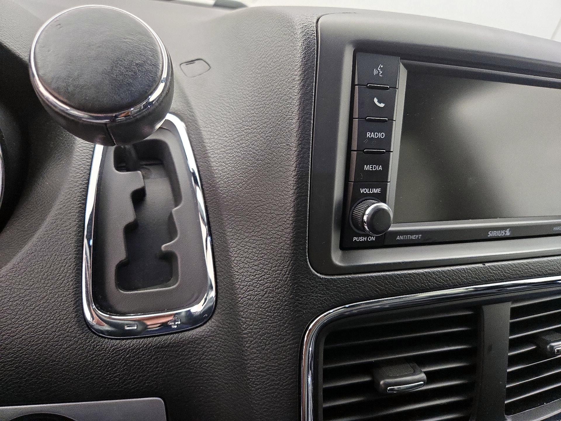 Thumbnail: 2018 Dodge Grand Caravan - 17