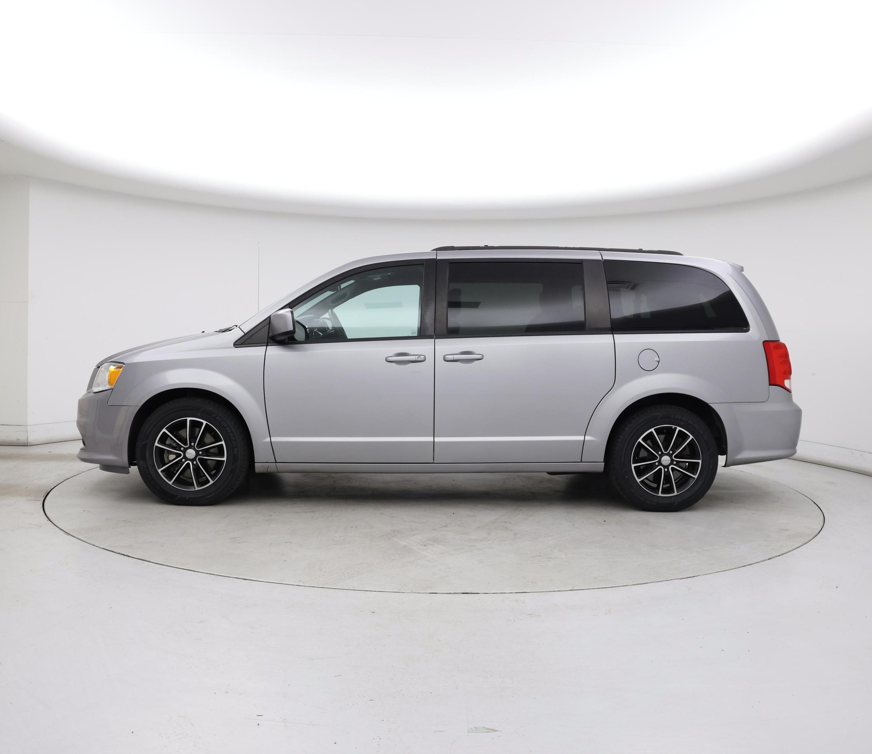 Thumbnail: 2018 Dodge Grand Caravan - 3
