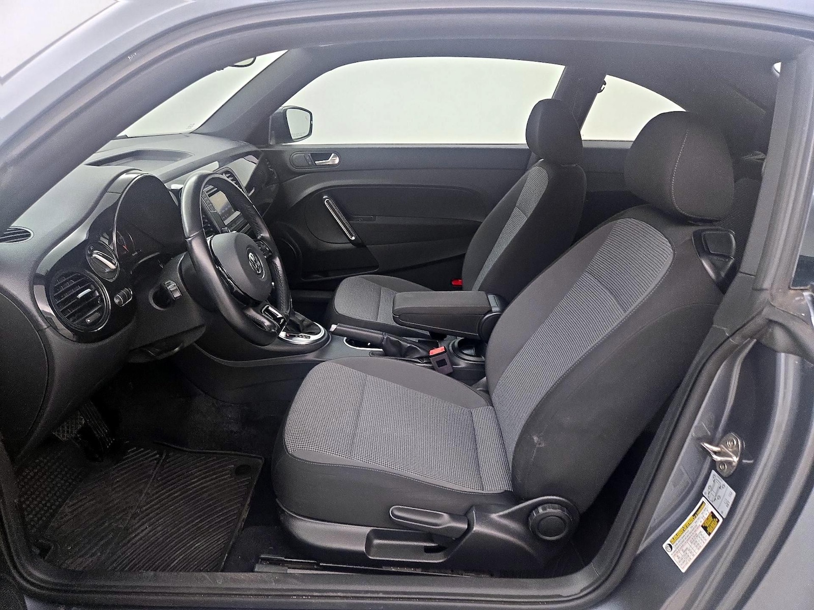 2019 Volkswagen Beetle S - Photo 12